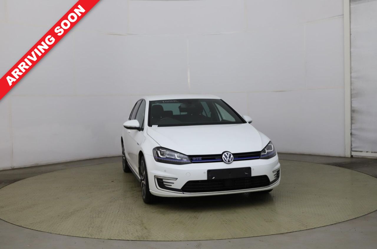 Main listing image - Volkswagen Golf GTE