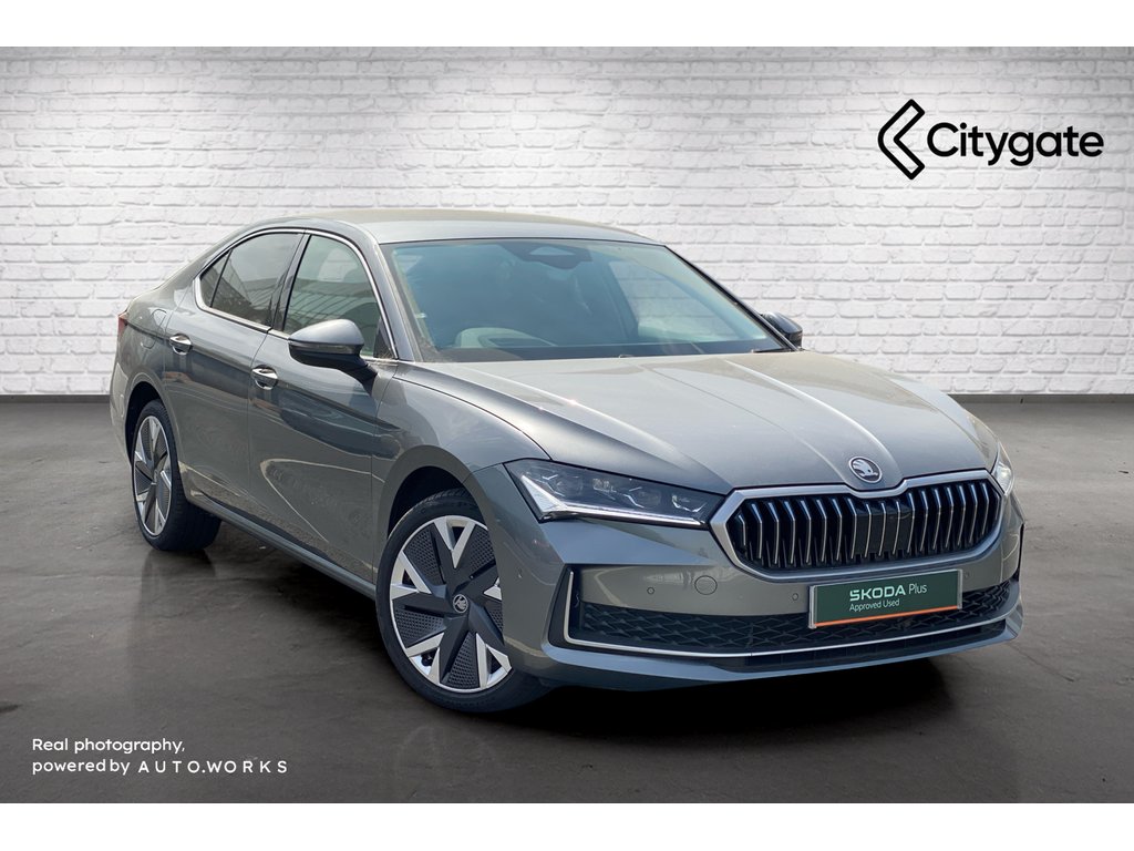 Main listing image - Skoda Superb
