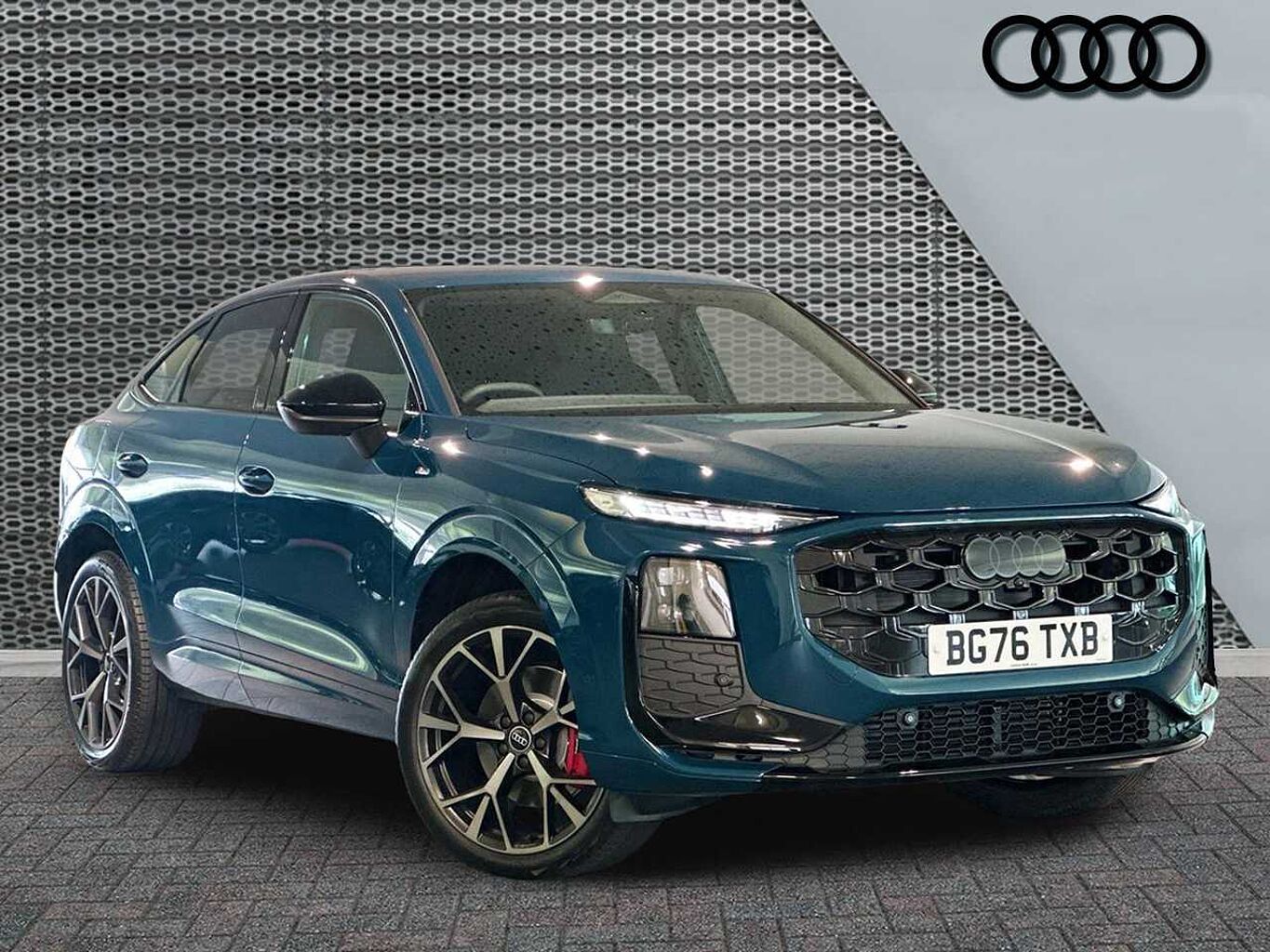 Main listing image - Audi Q3