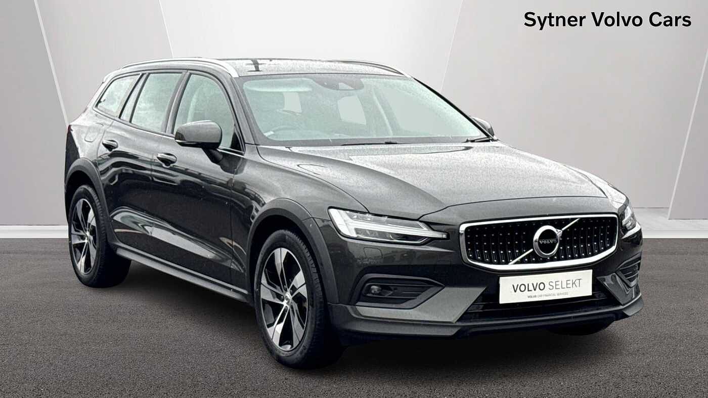 Main listing image - Volvo V60 Cross Country