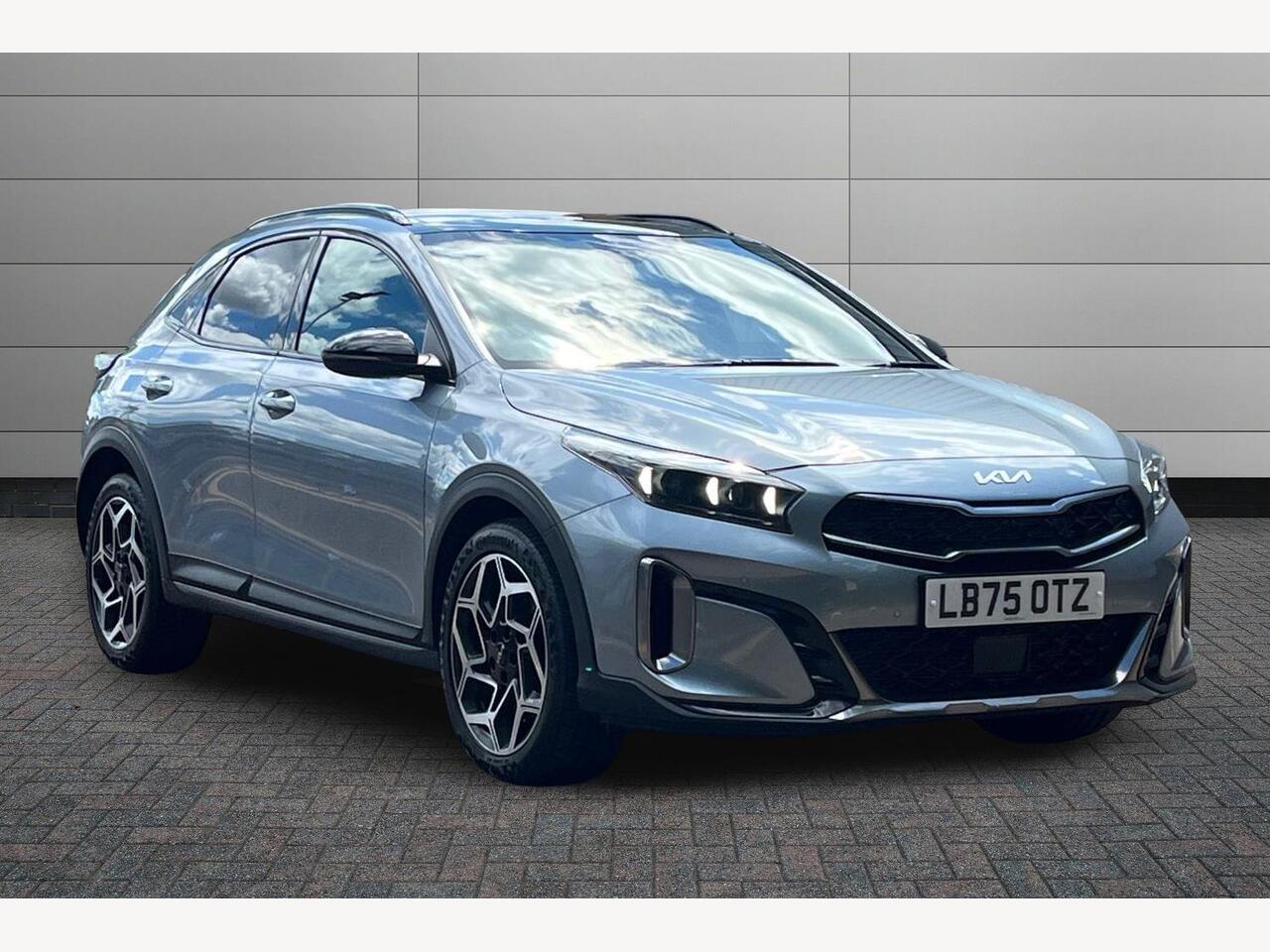 Main listing image - Kia XCeed