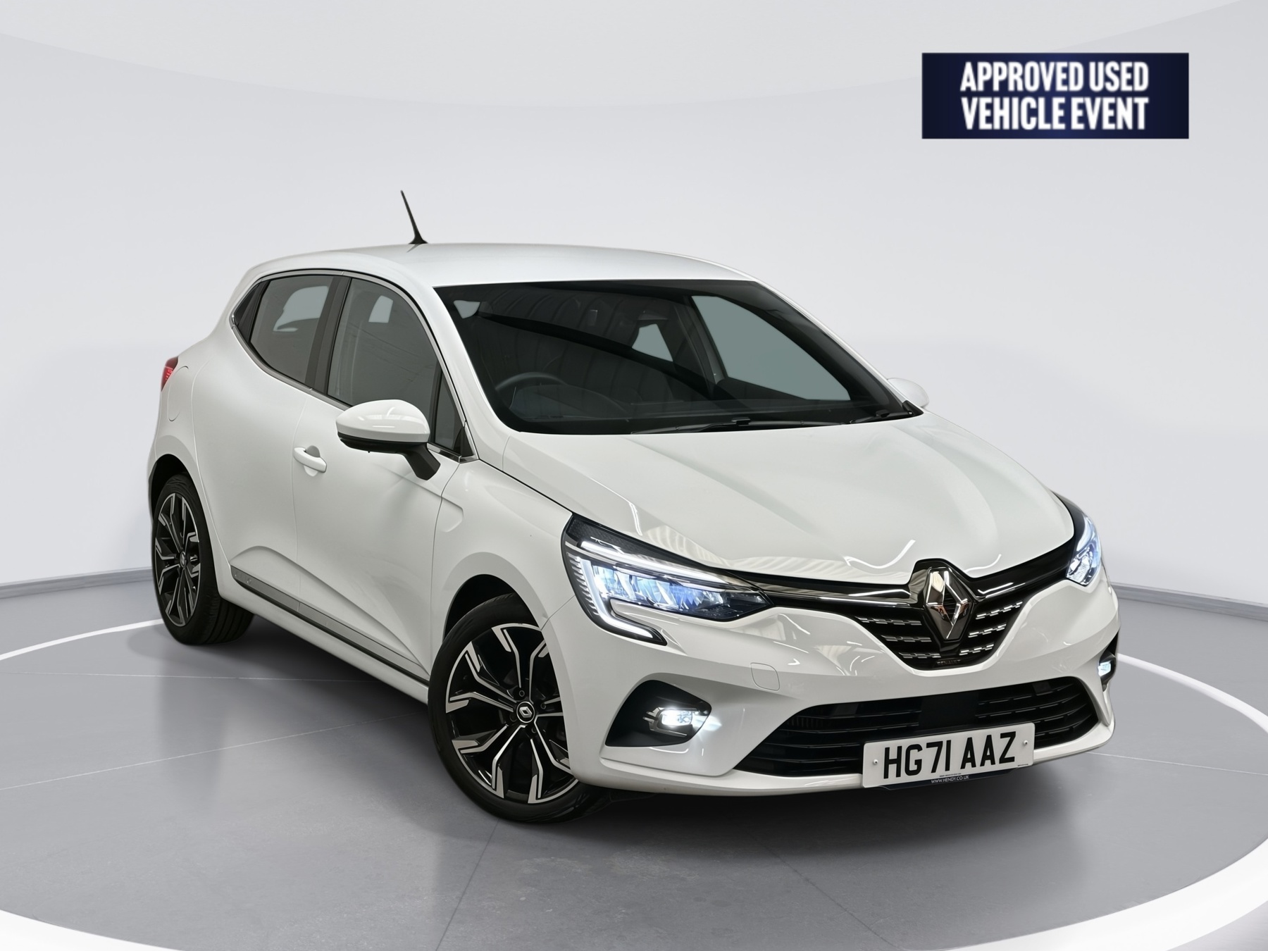 Main listing image - Renault Clio