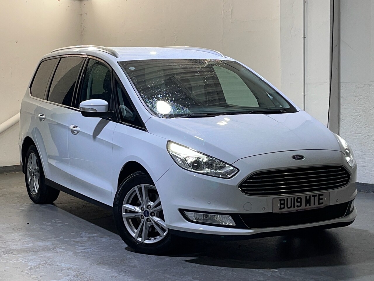 Main listing image - Ford Galaxy