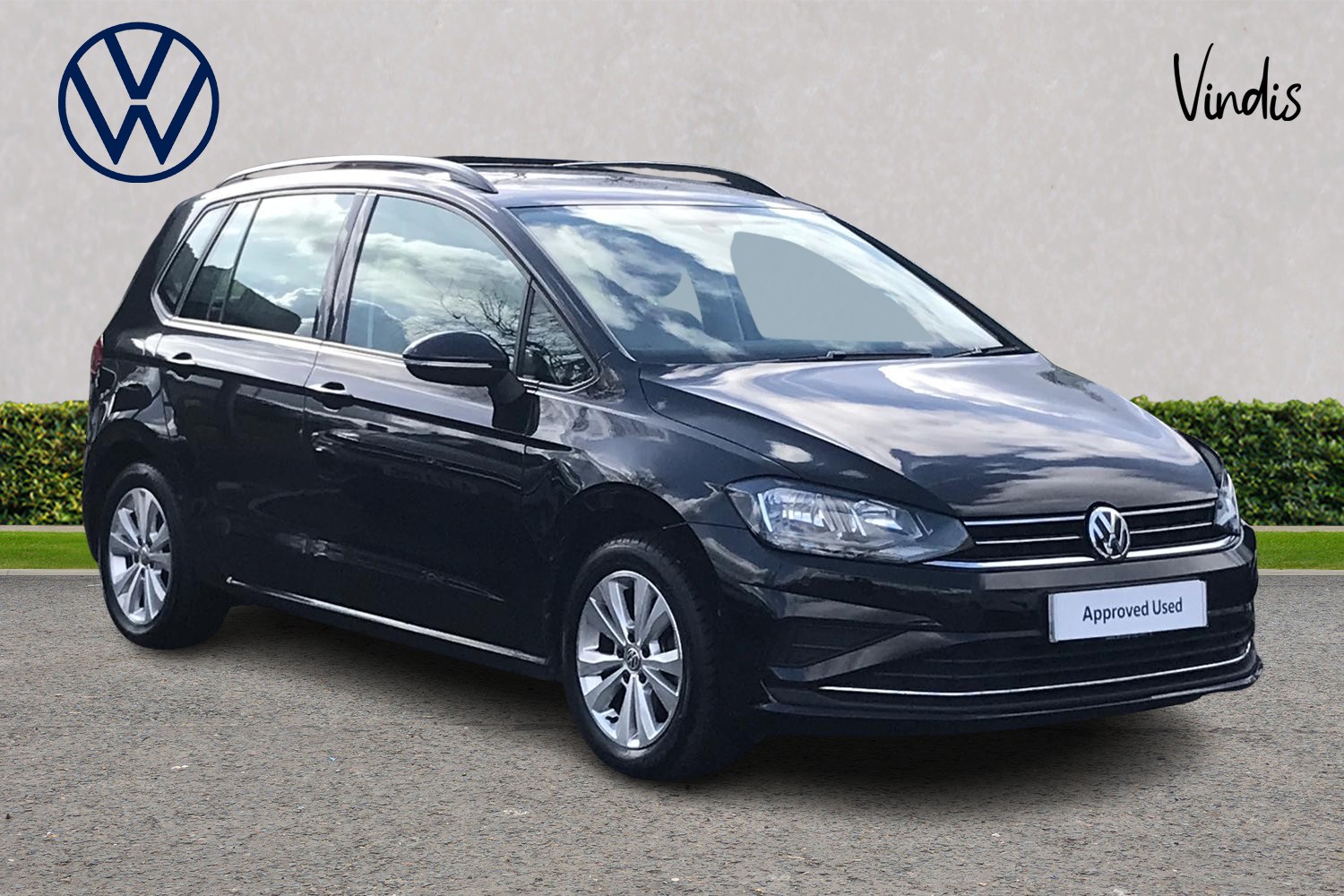 Main listing image - Volkswagen Golf SV