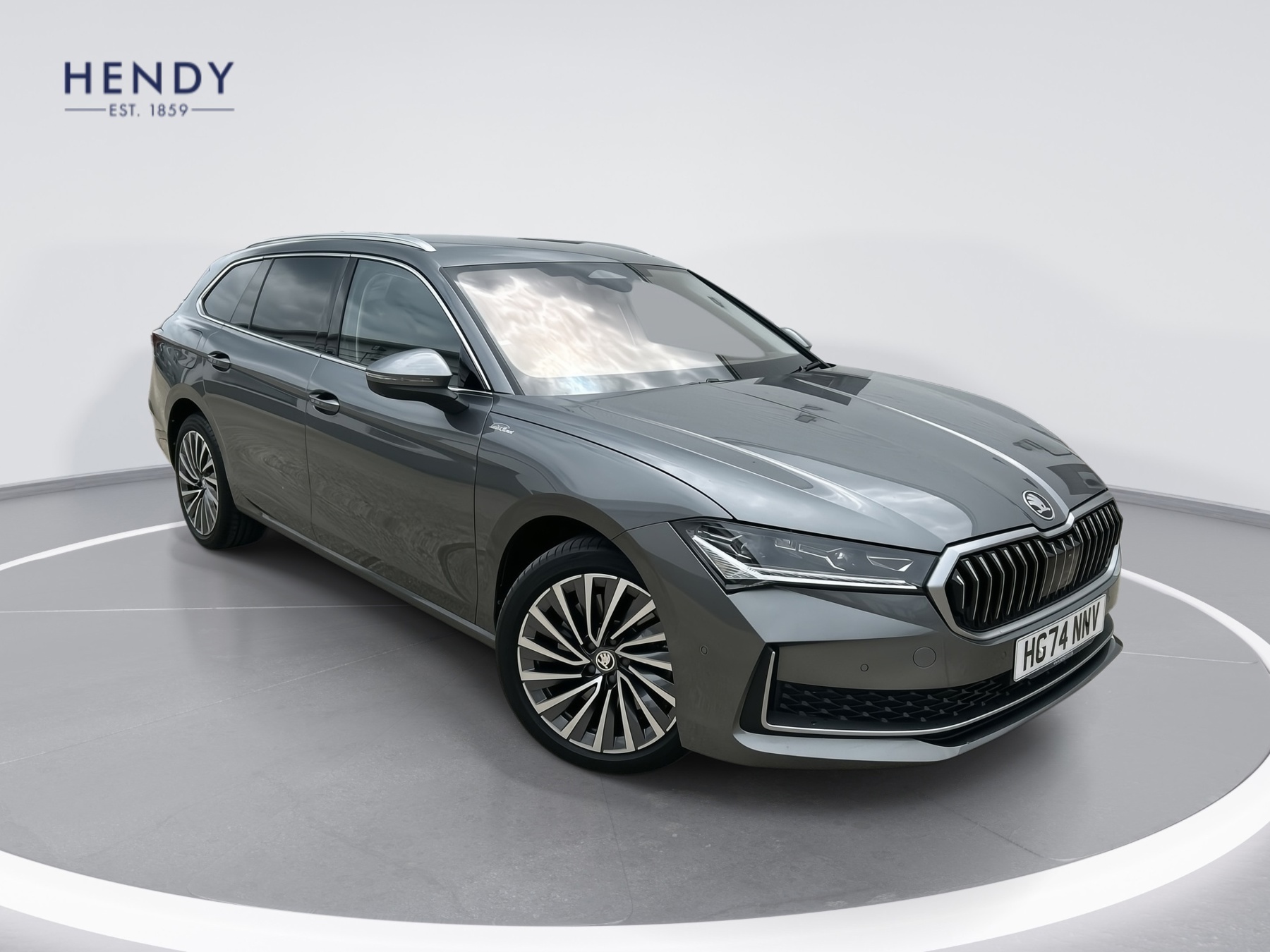 Main listing image - Skoda Superb Estate