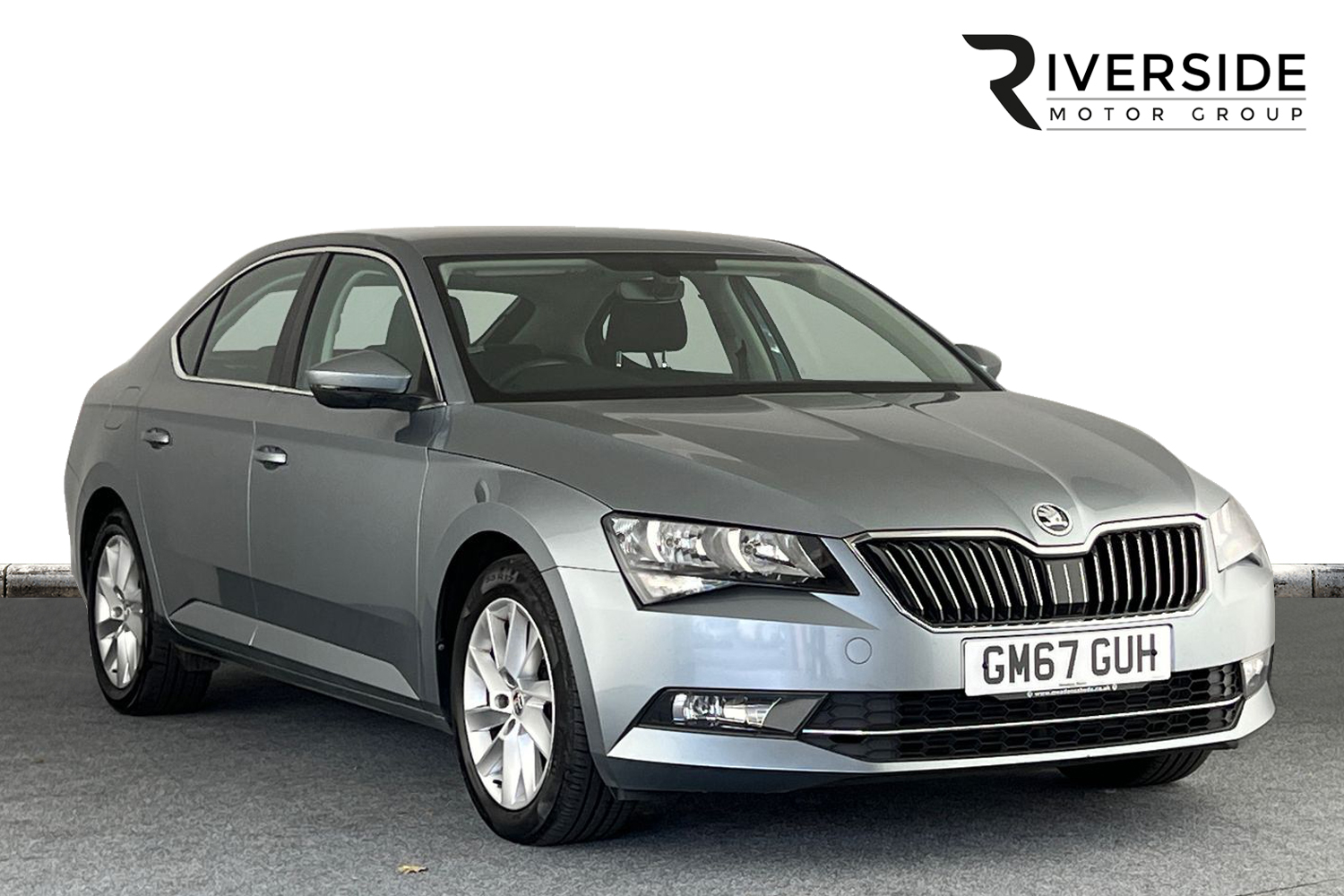 Main listing image - Skoda Superb