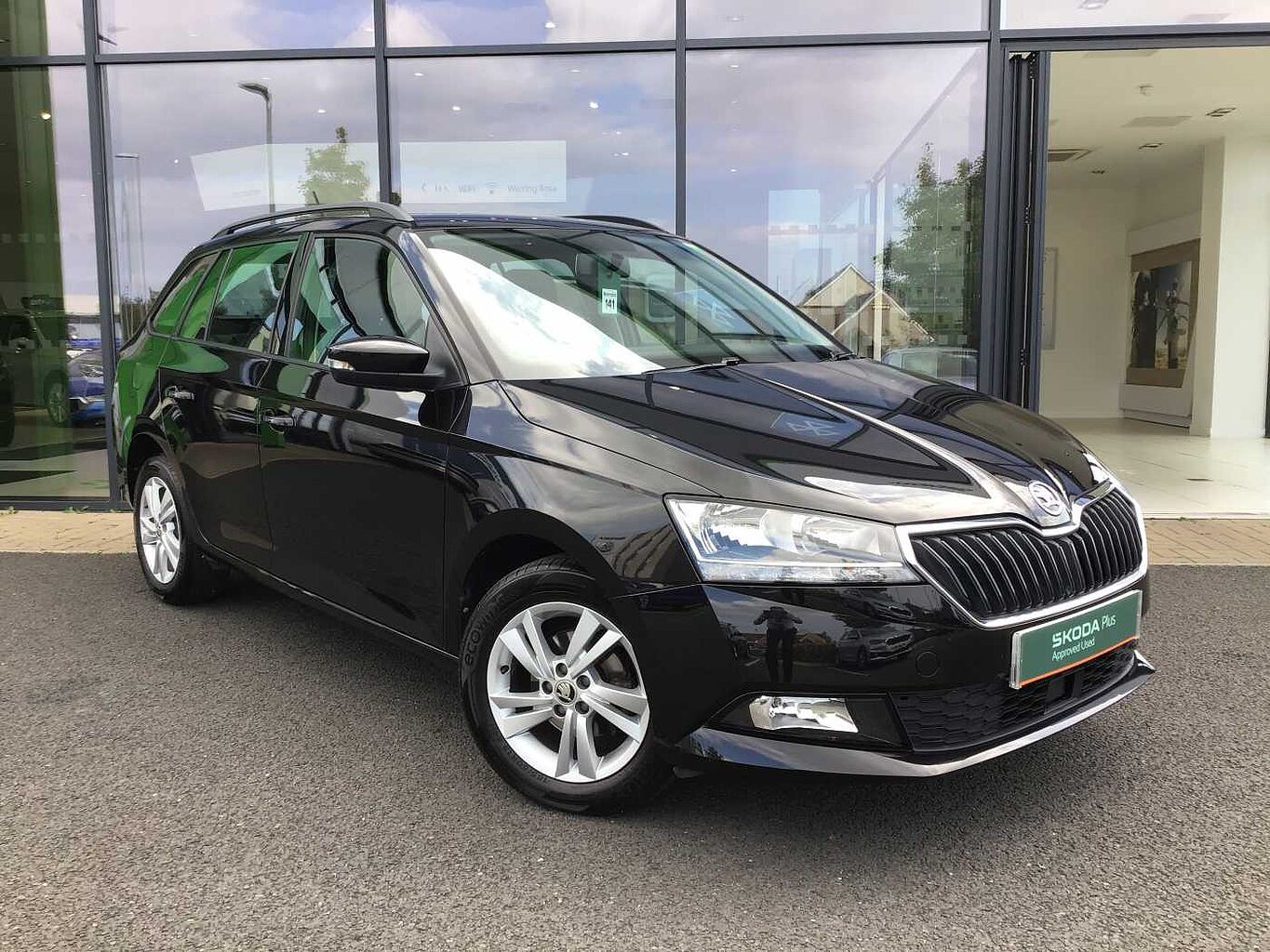 Main listing image - Skoda Fabia Estate