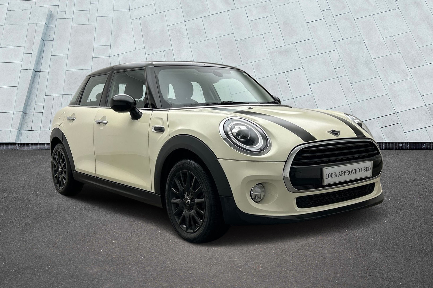 Main listing image - MINI Hatchback 5dr