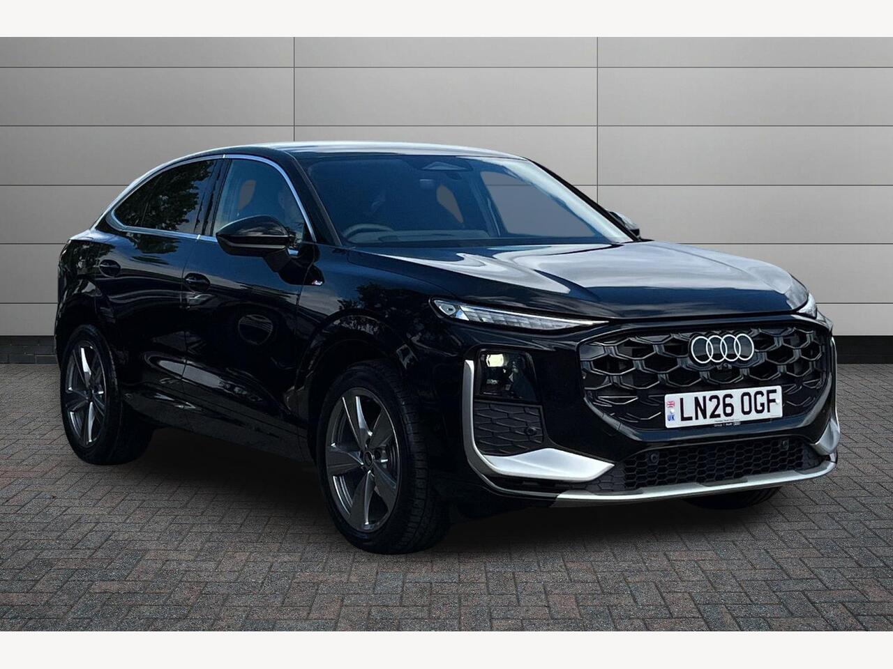 Main listing image - Audi Q3
