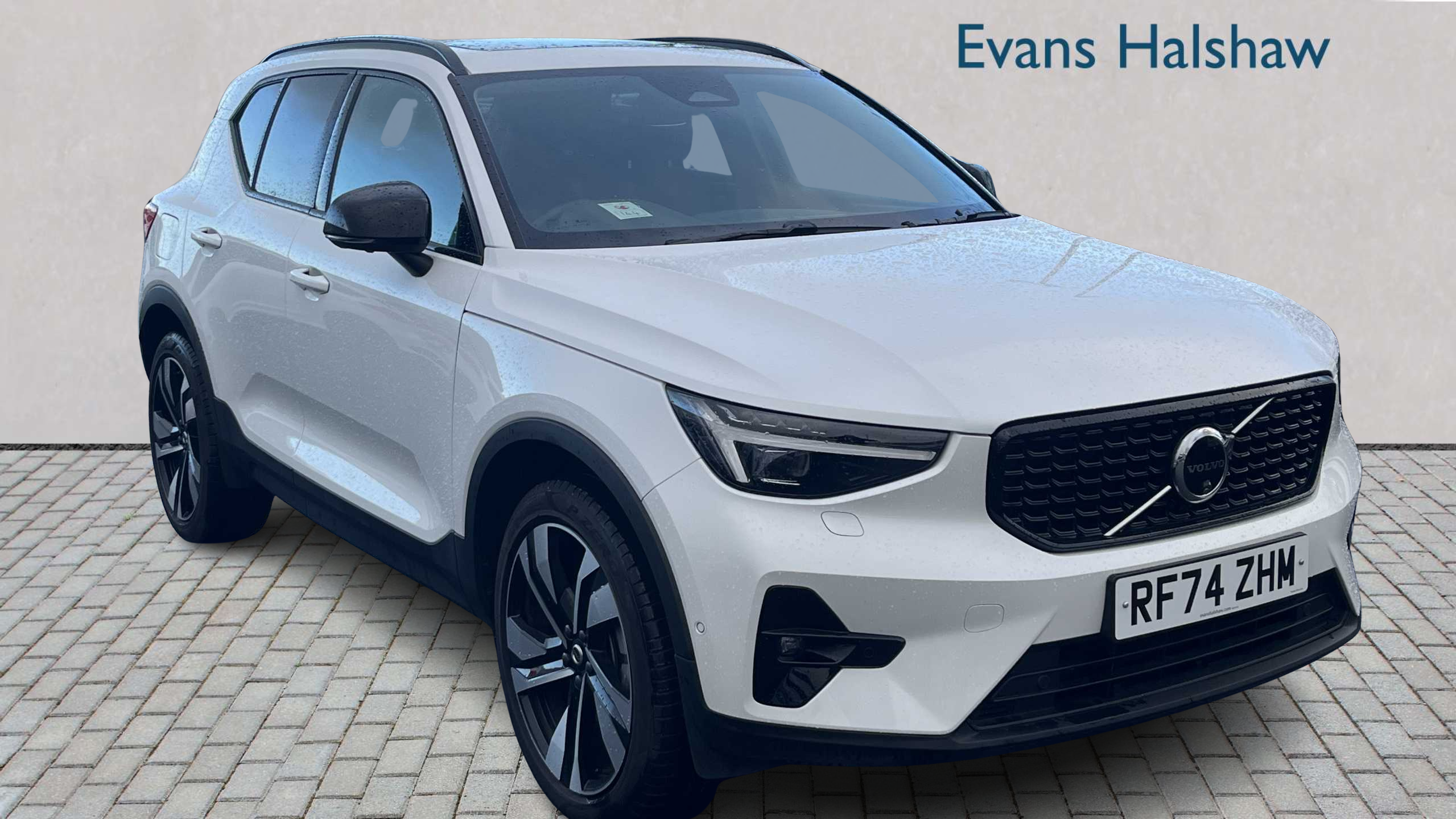 Main listing image - Volvo XC40