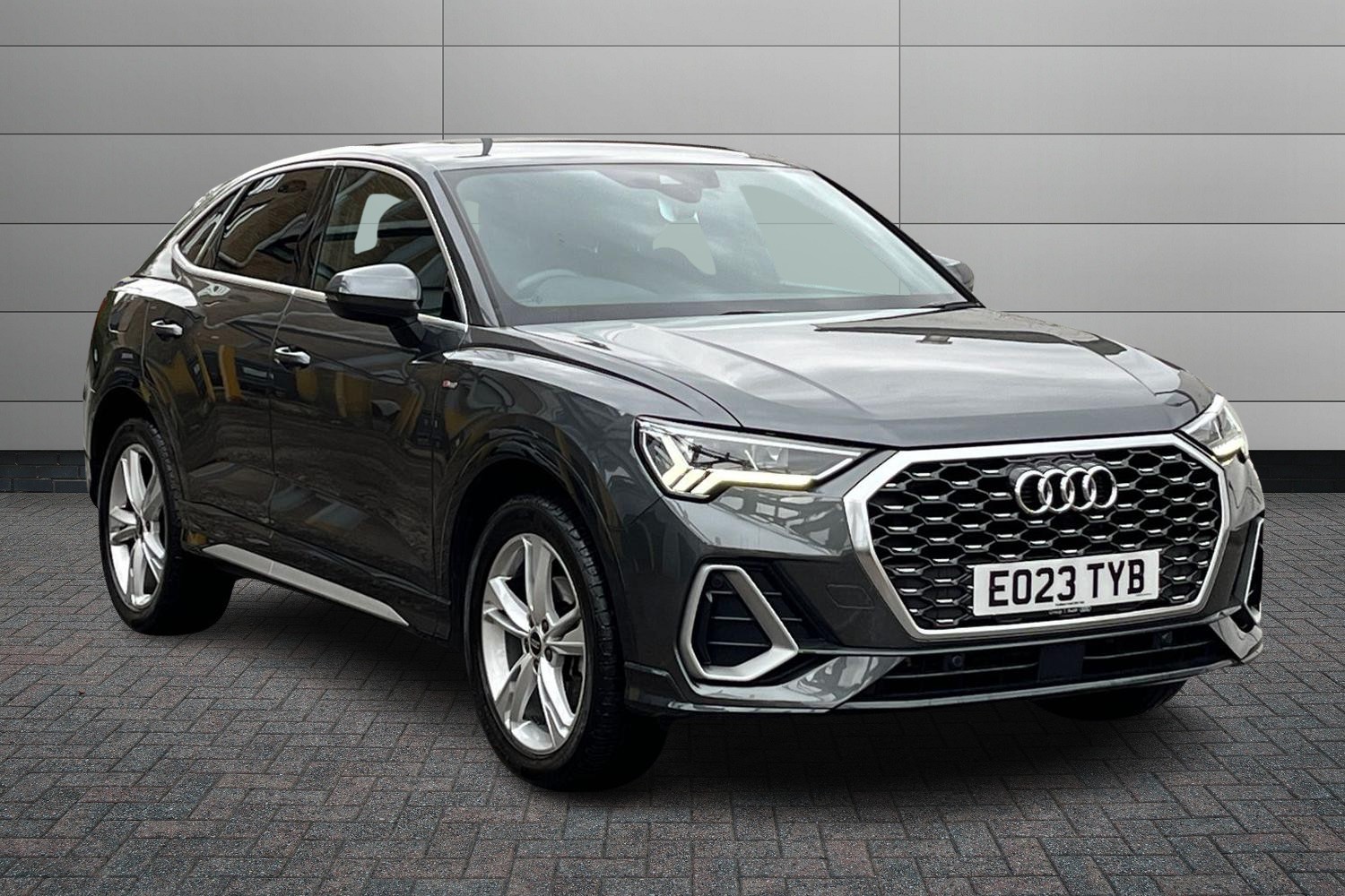 Main listing image - Audi Q3