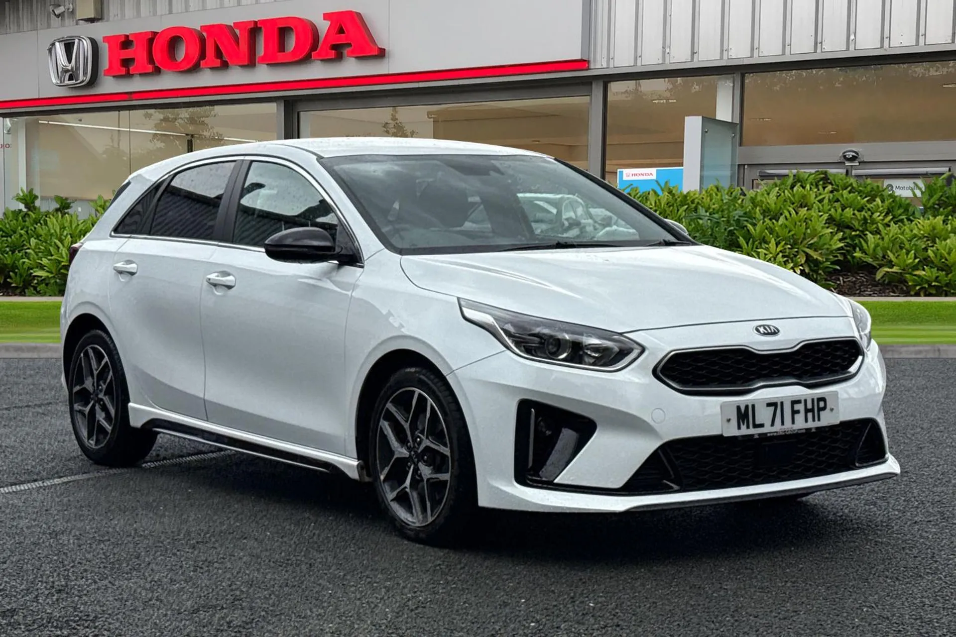 Main listing image - Kia Ceed