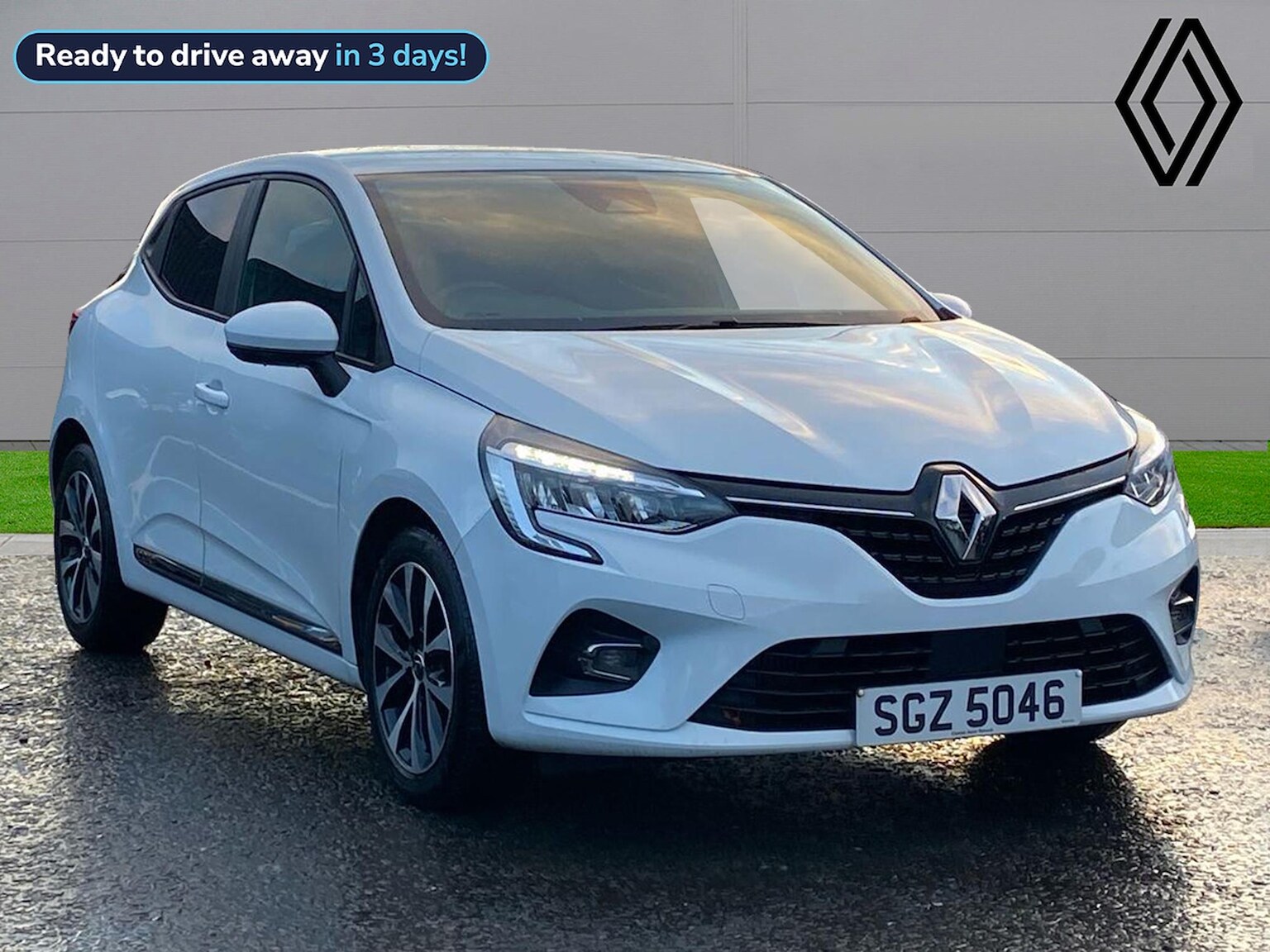 Main listing image - Renault Clio