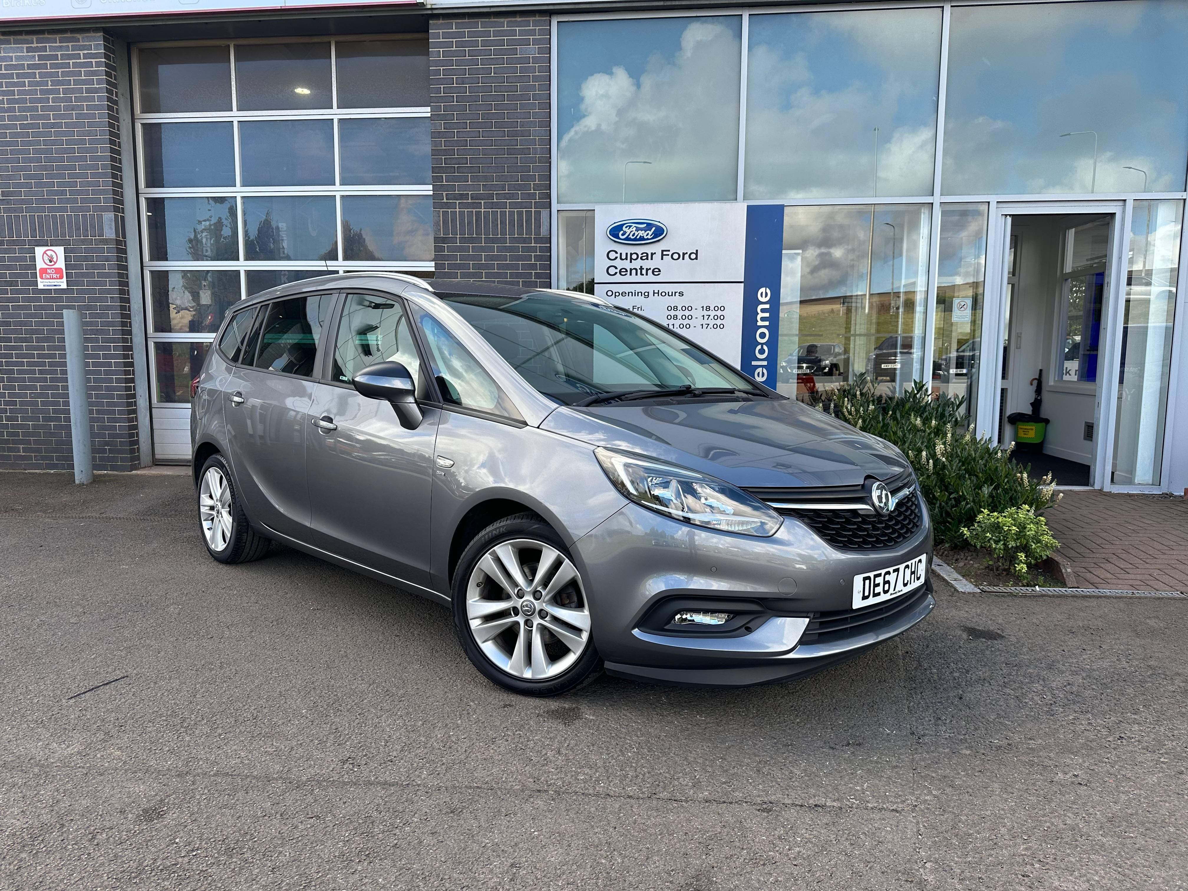 Main listing image - Vauxhall Zafira