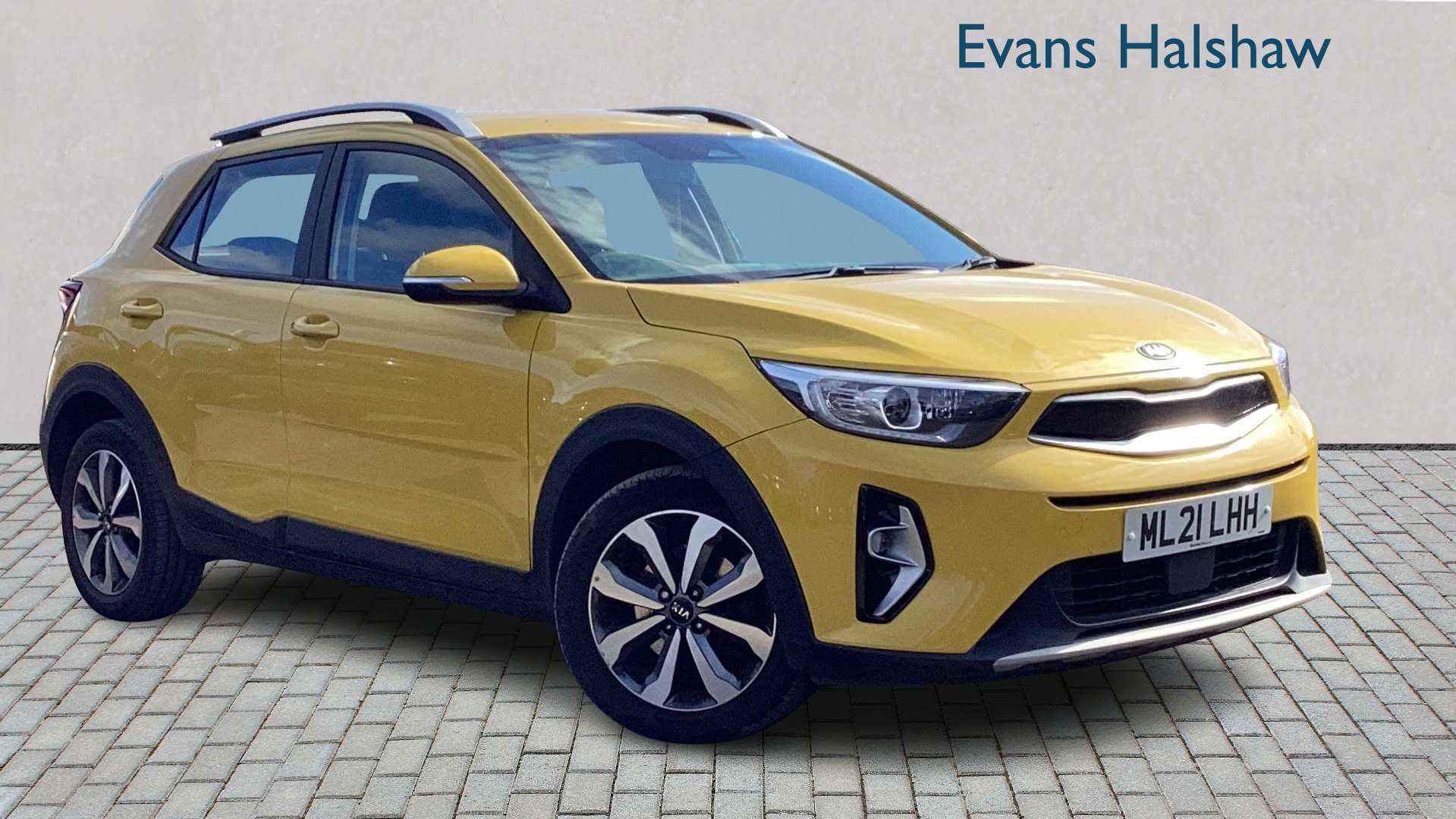 Main listing image - Kia Stonic