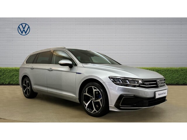 Main listing image - Volkswagen Passat