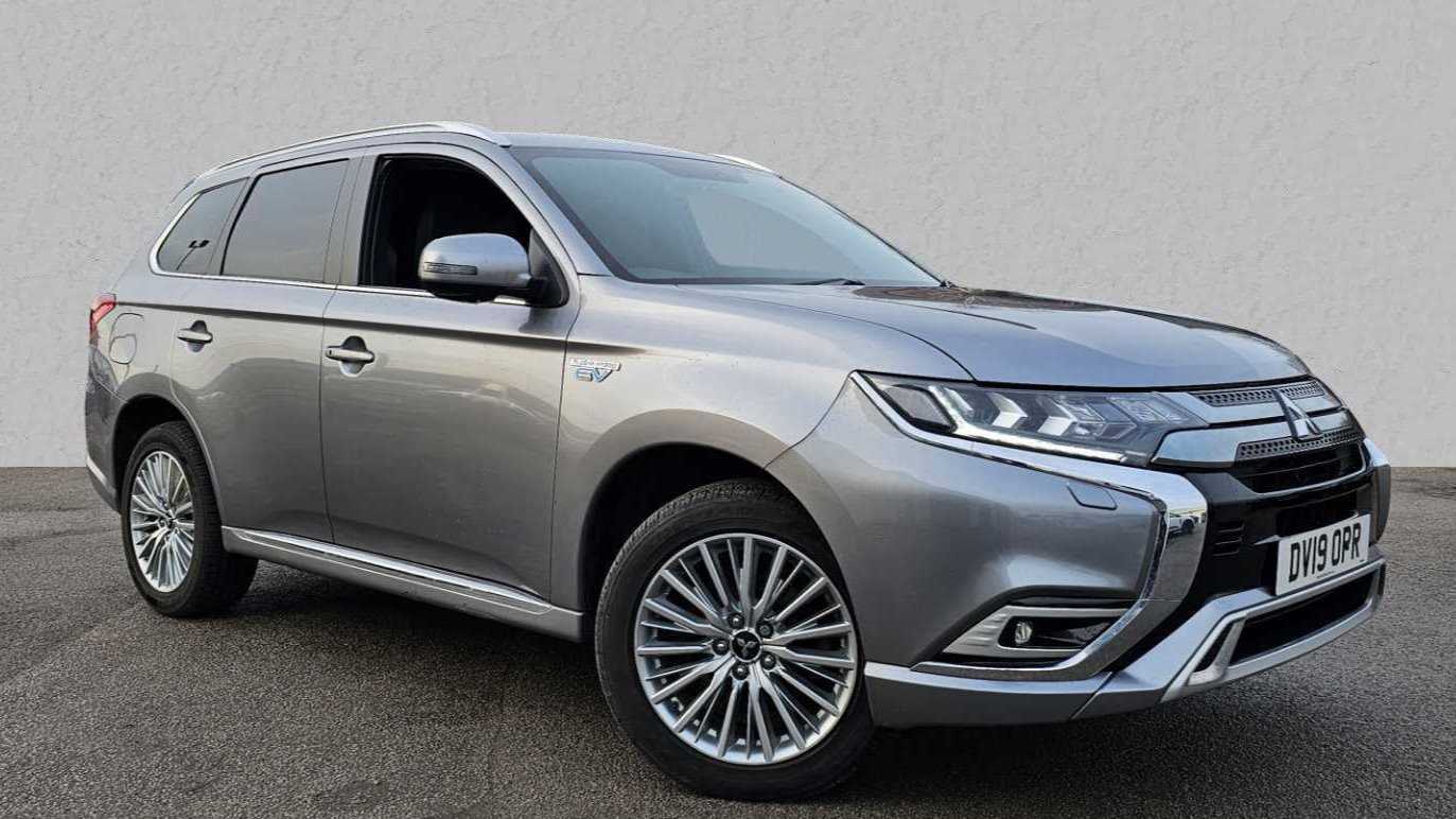 Main listing image - Mitsubishi Outlander