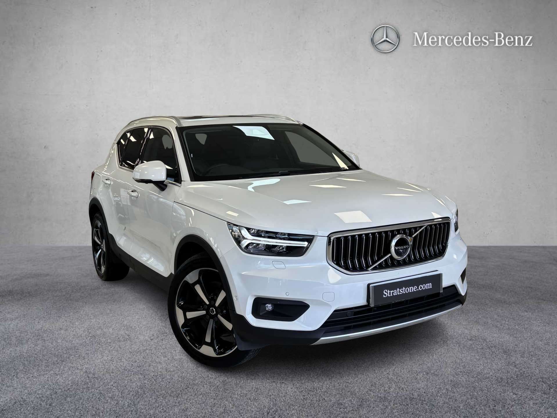 Main listing image - Volvo XC40 Recharge