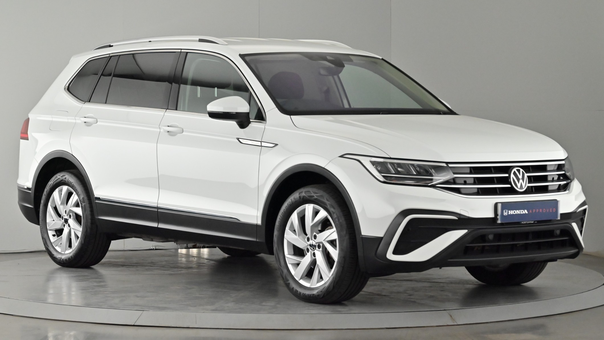 Main listing image - Volkswagen Tiguan Allspace