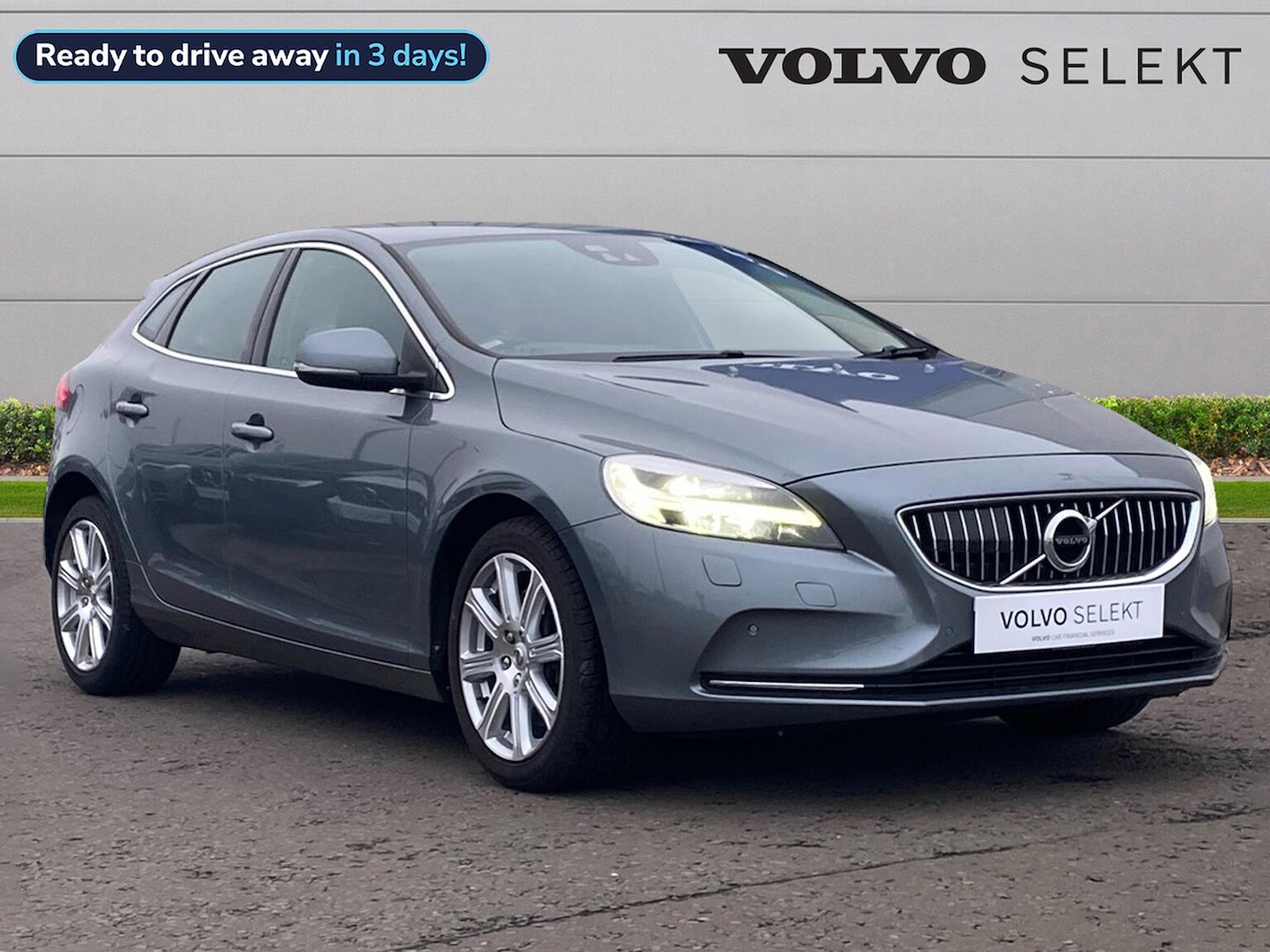 Main listing image - Volvo V40