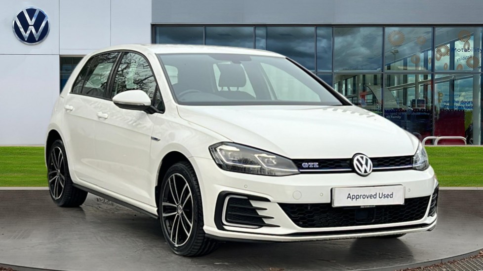 Main listing image - Volkswagen Golf GTE