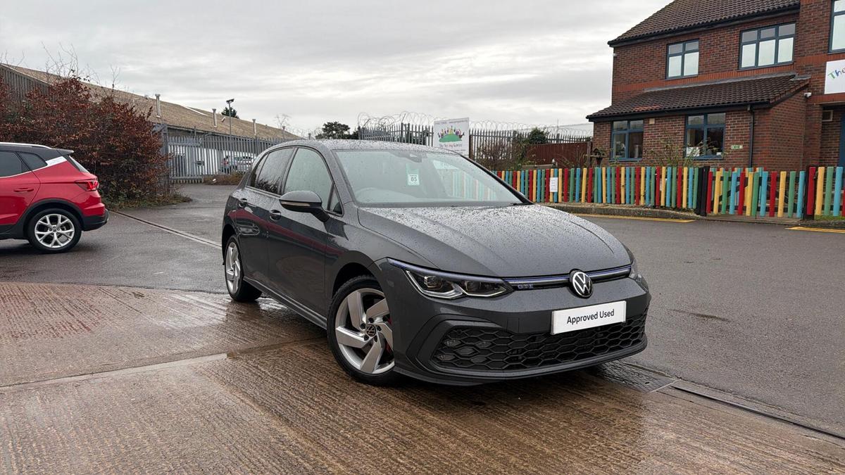 Main listing image - Volkswagen Golf GTE