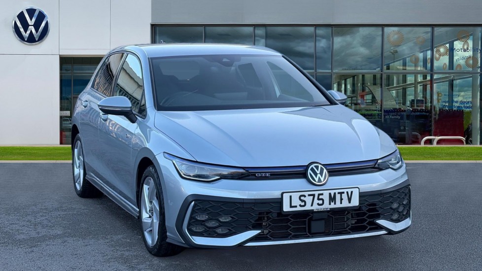 Main listing image - Volkswagen Golf GTE