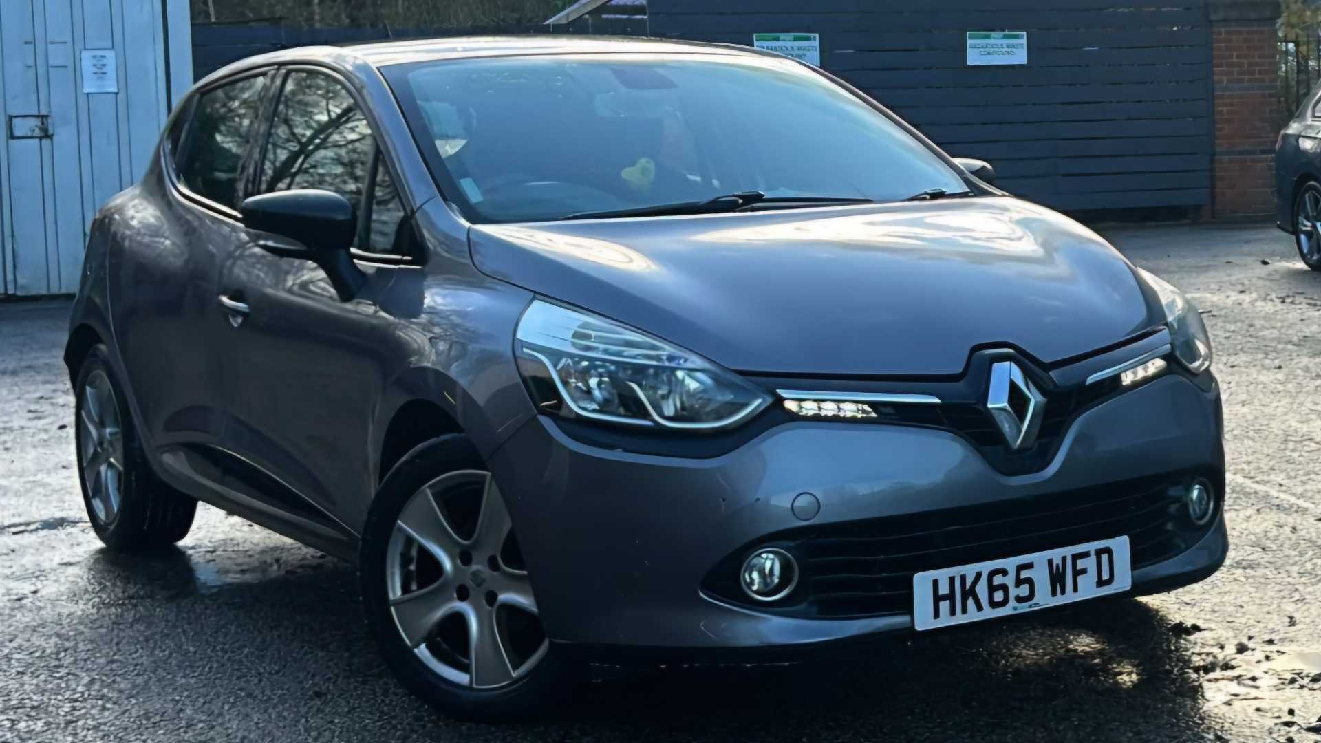 Main listing image - Renault Clio