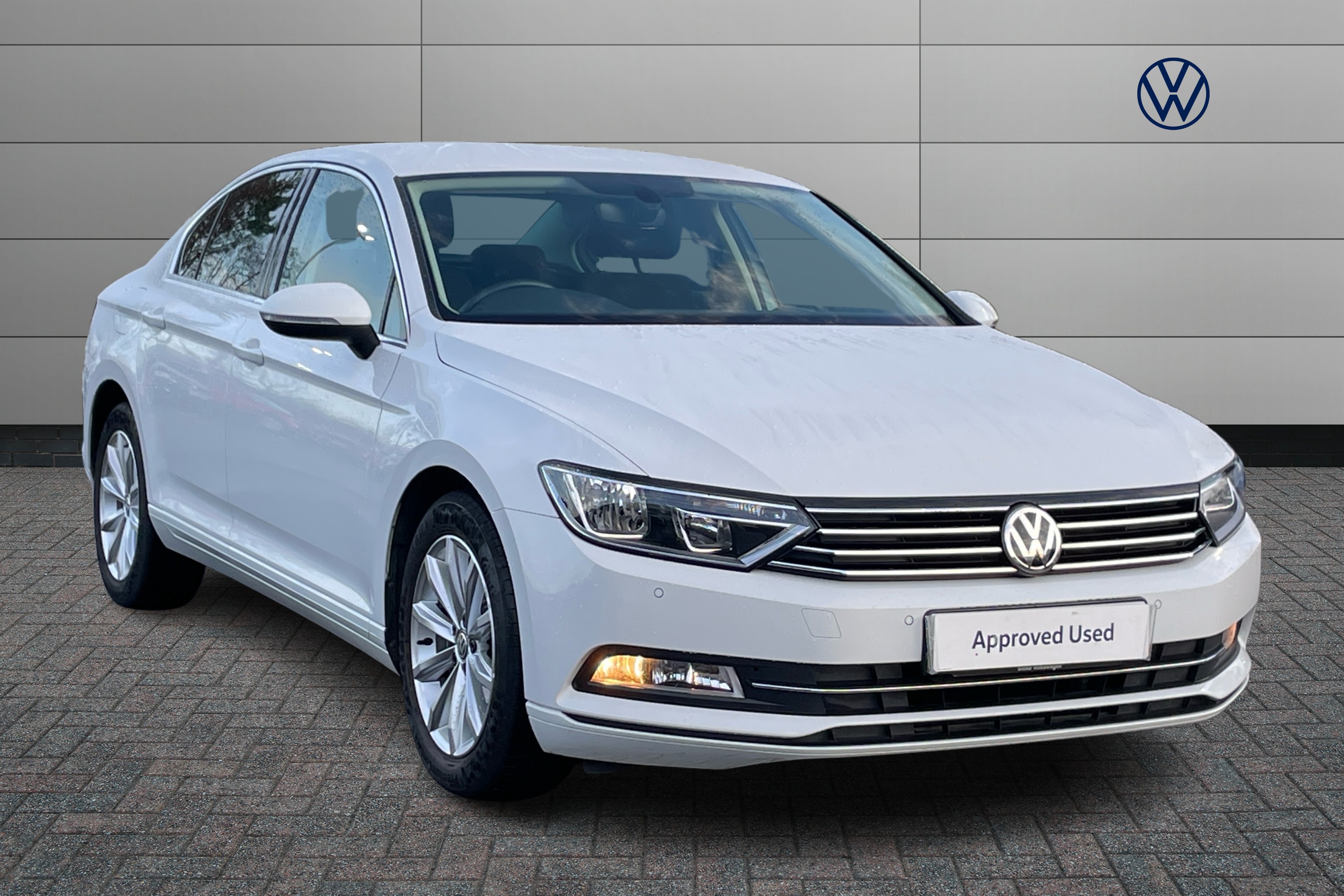 Main listing image - Volkswagen Passat