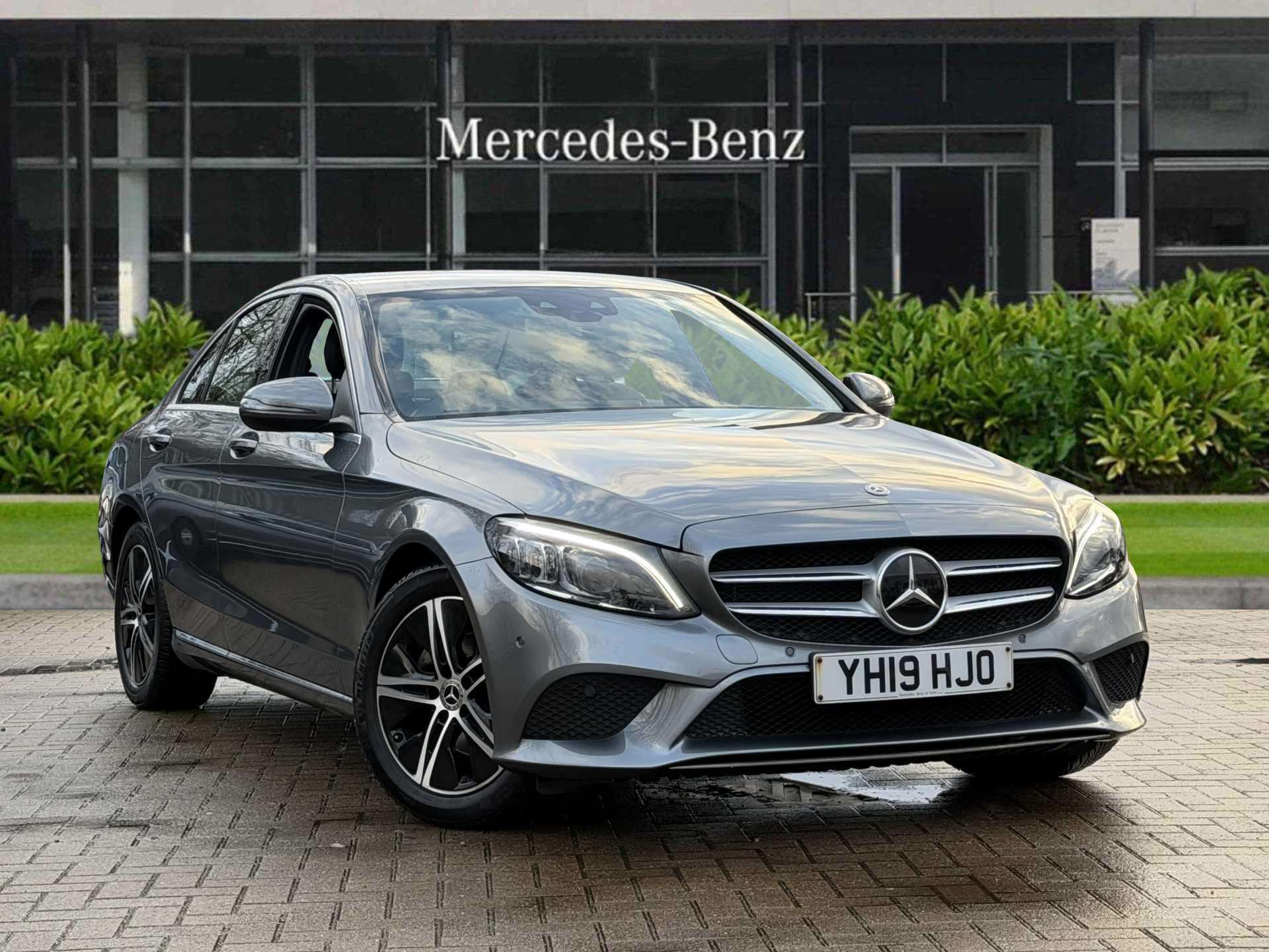 Main listing image - Mercedes-Benz C-Class