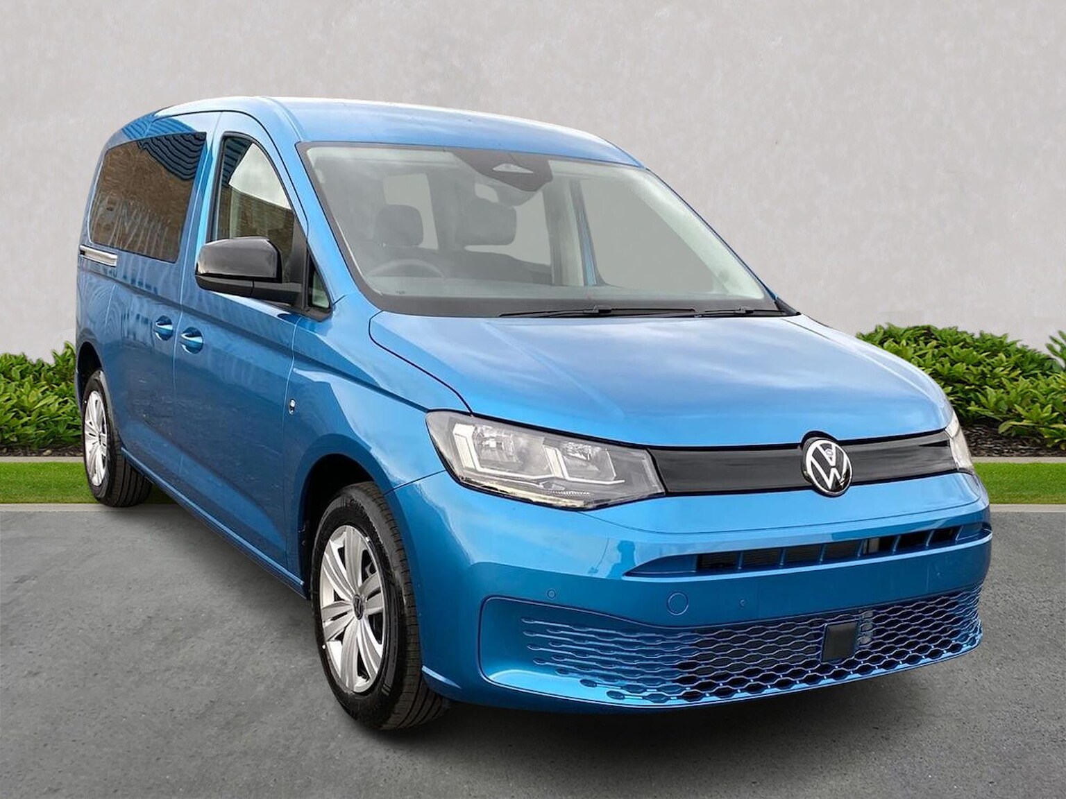 Main listing image - Volkswagen Caddy Maxi