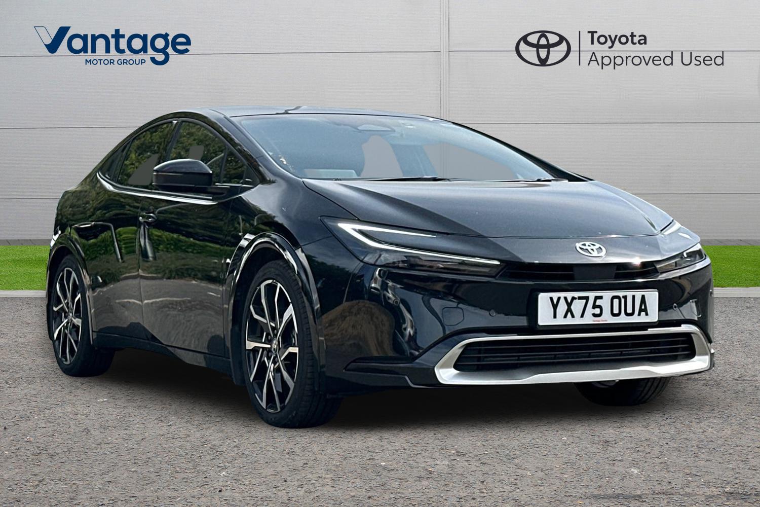 Main listing image - Toyota Prius Plug-In
