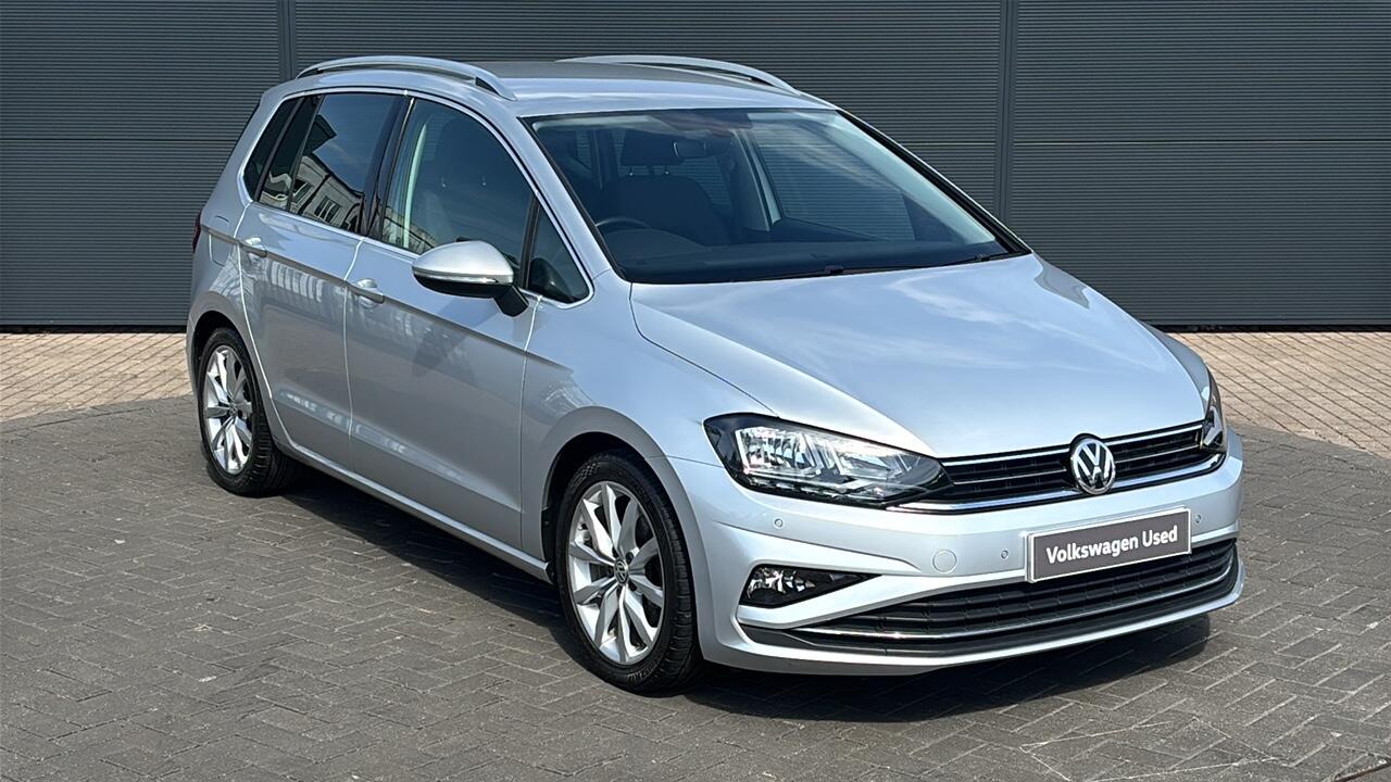 Main listing image - Volkswagen Golf SV