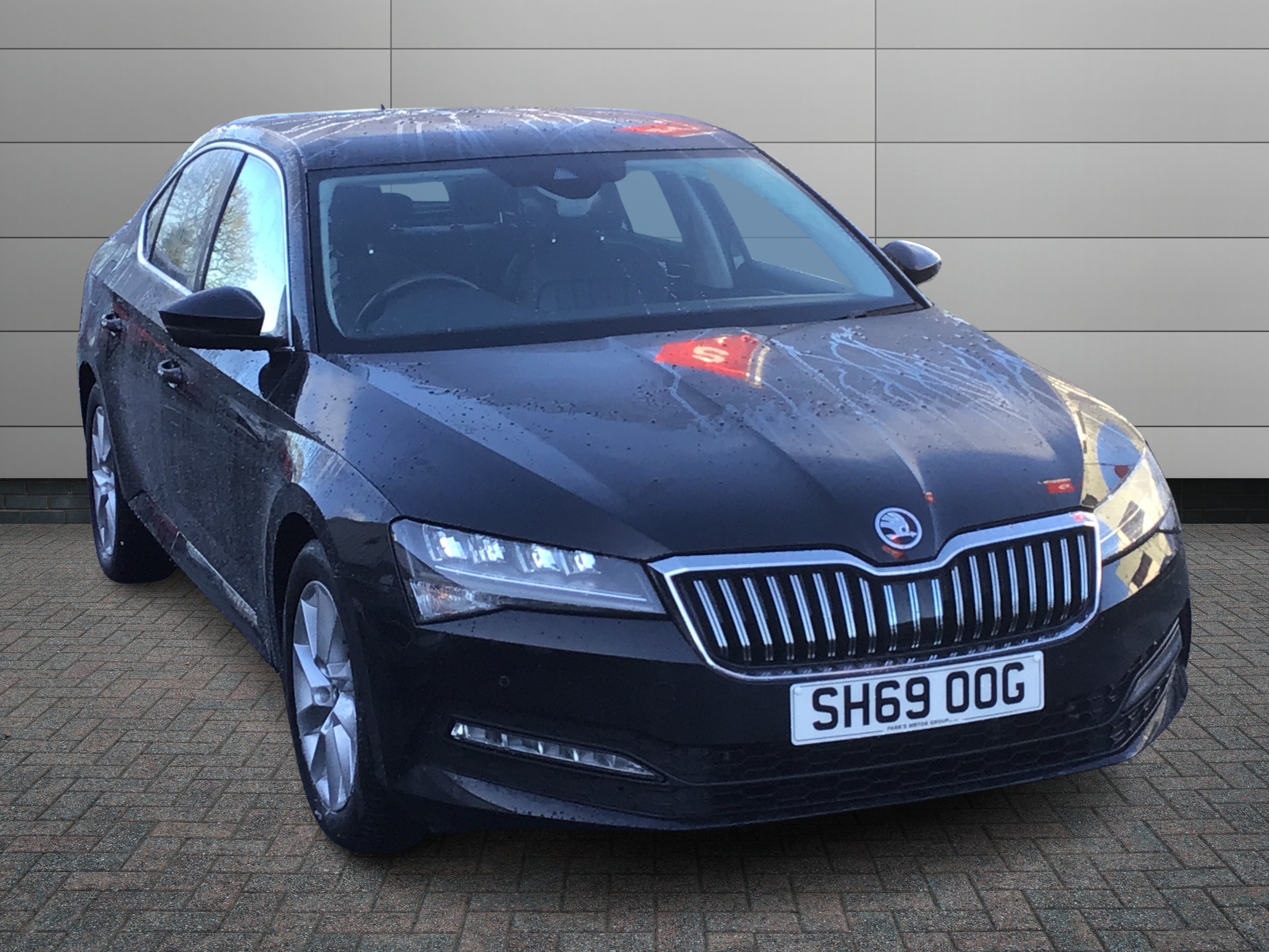 Main listing image - Skoda Superb