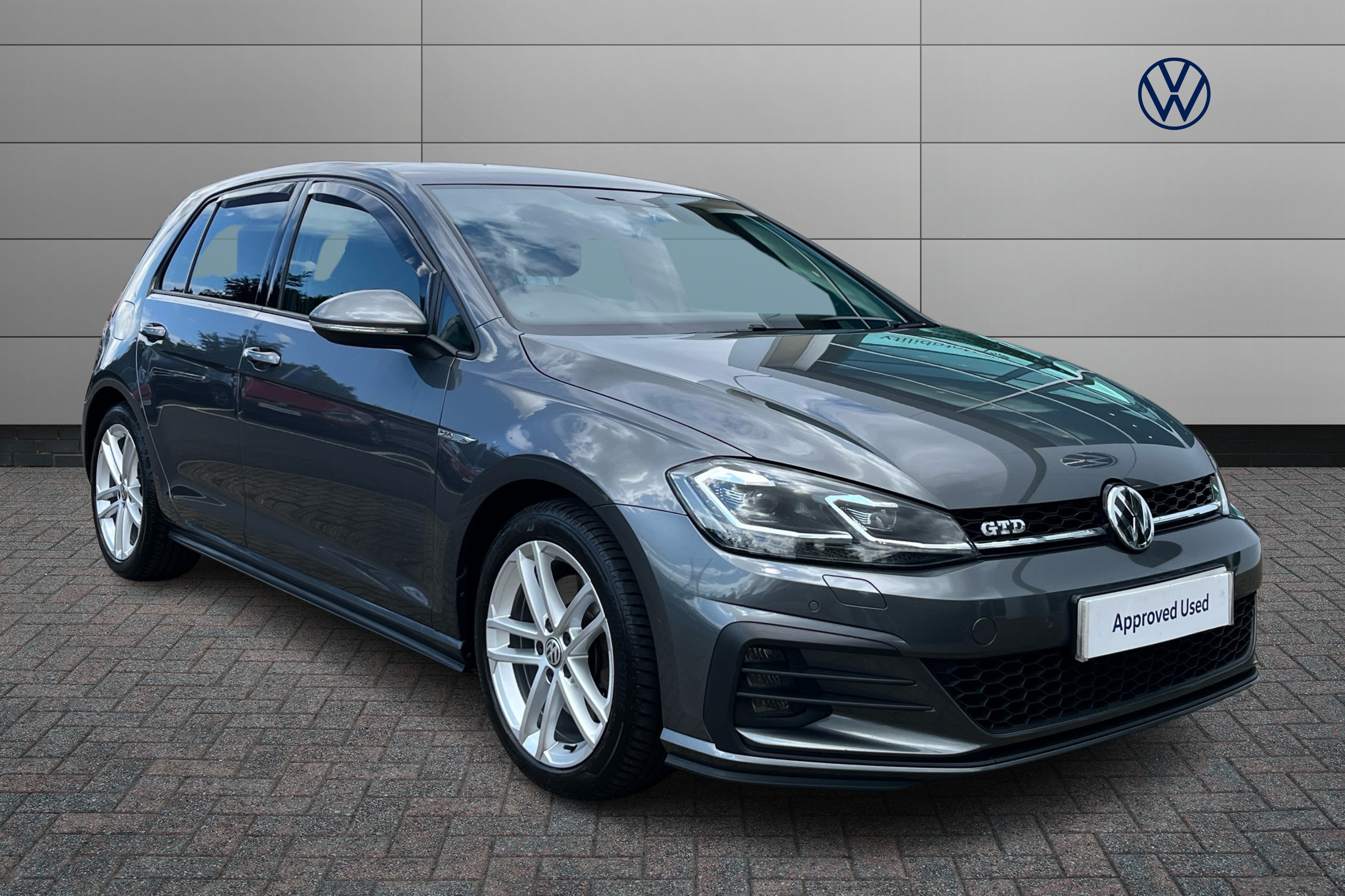 Main listing image - Volkswagen Golf