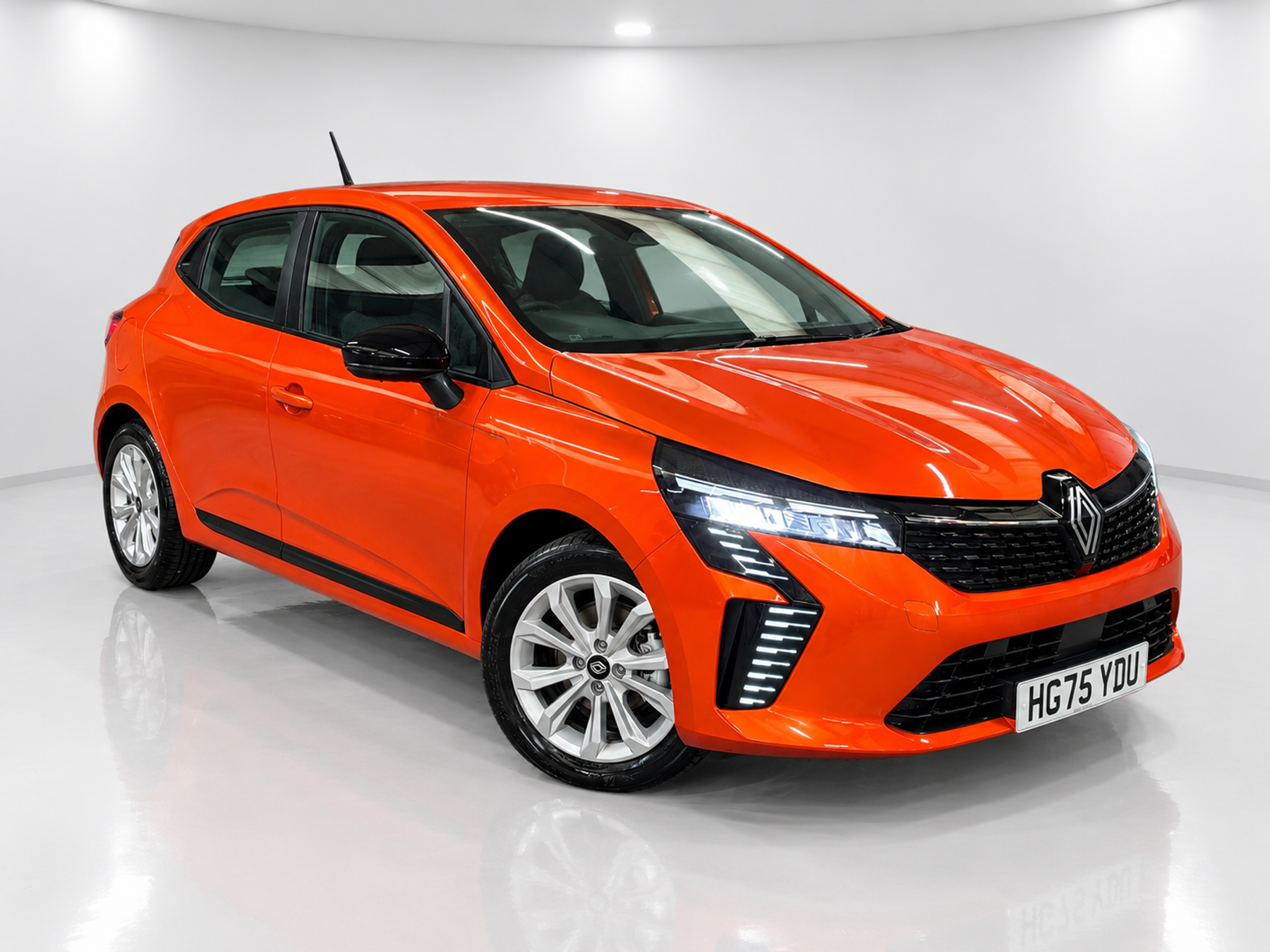 Main listing image - Renault Clio