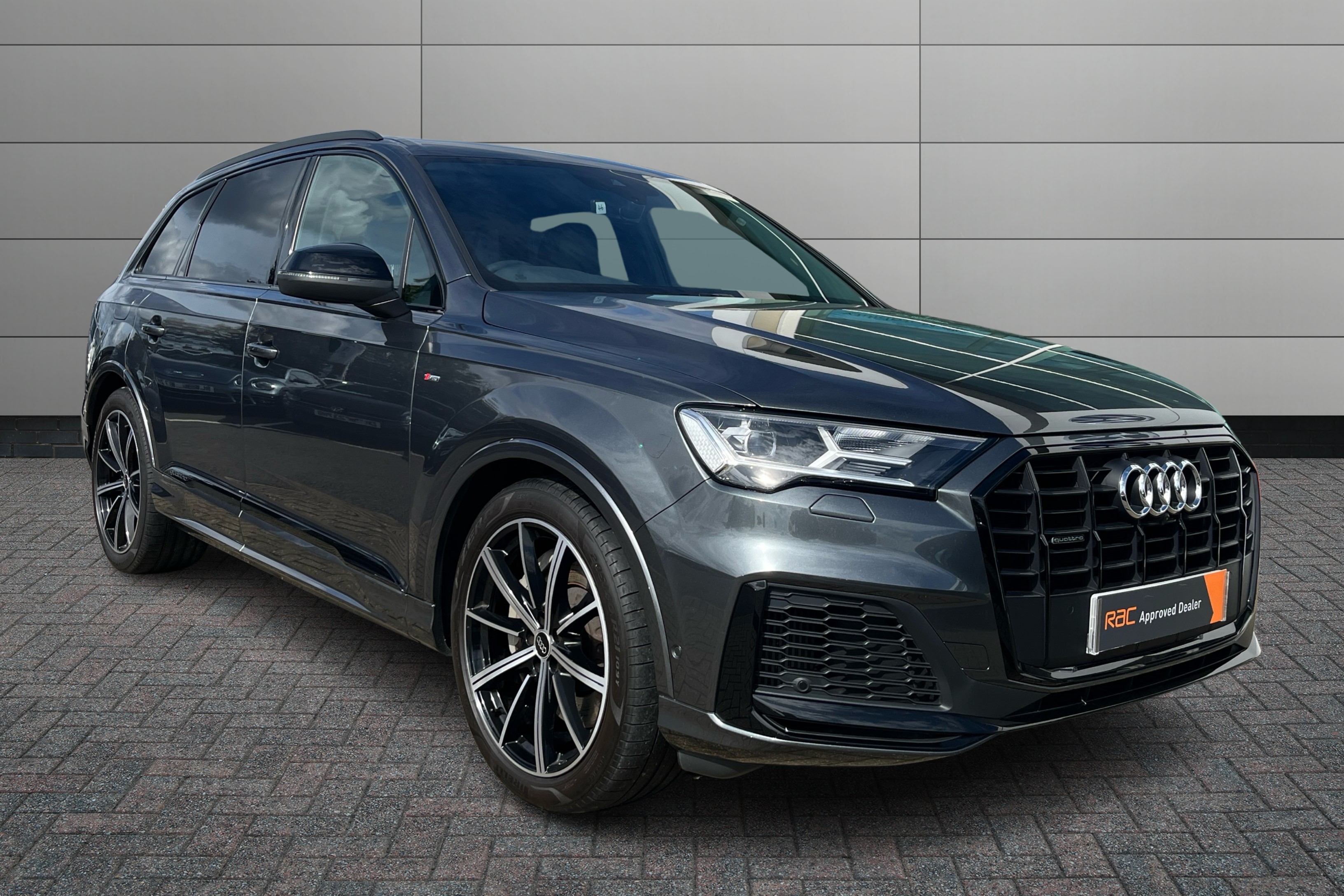 Main listing image - Audi Q7