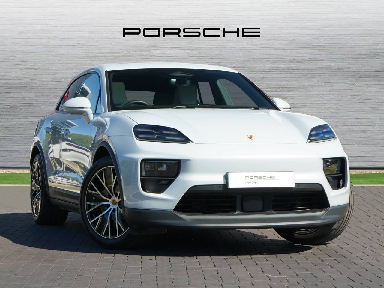 Main listing image - Porsche Macan