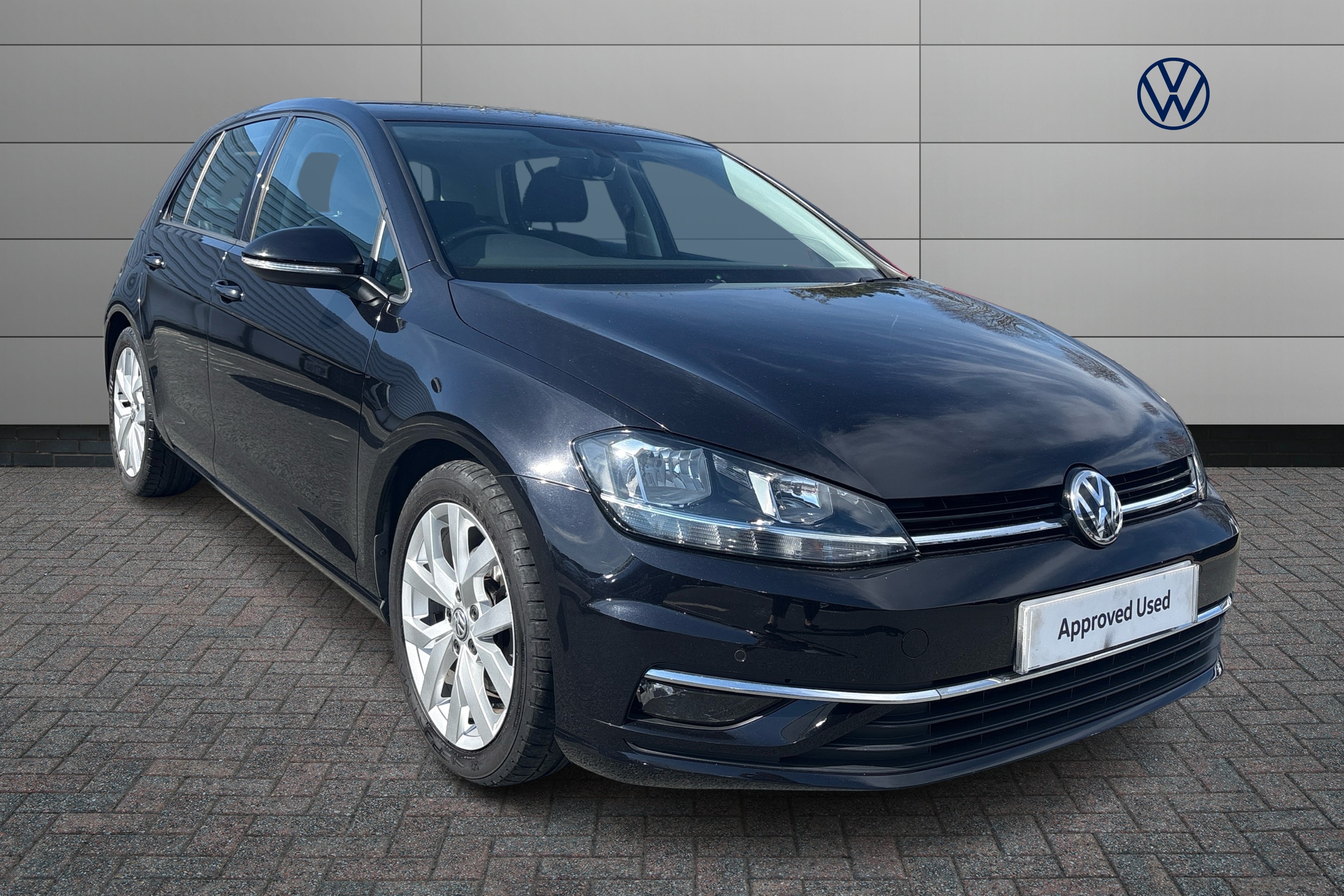 Main listing image - Volkswagen Golf