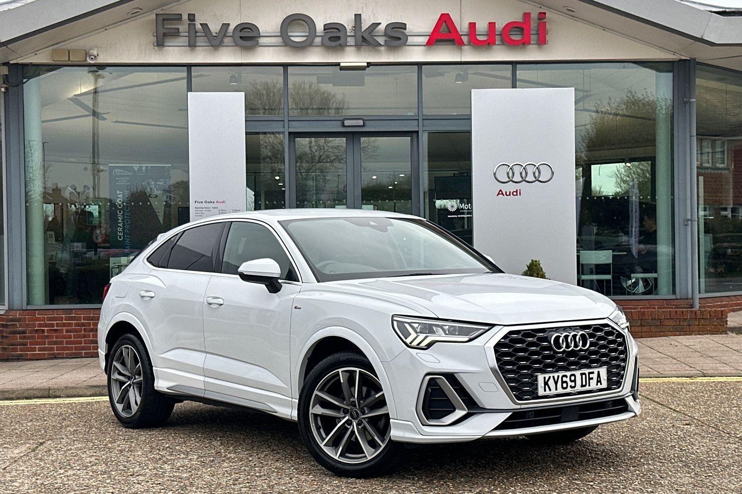 Main listing image - Audi Q3