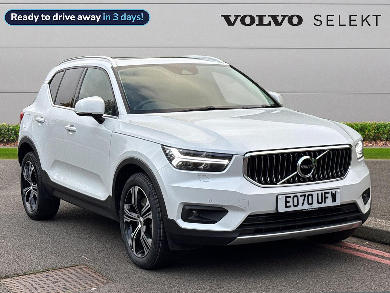 Main listing image - Volvo XC40 Recharge