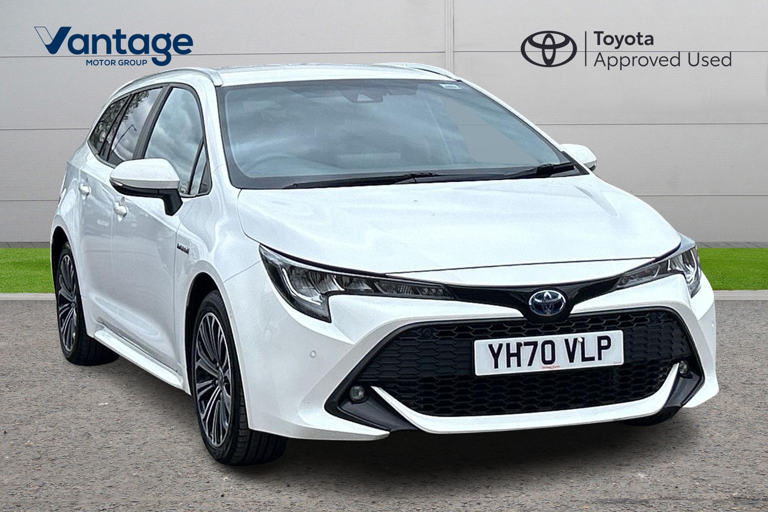 Main listing image - Toyota Corolla Touring Sport