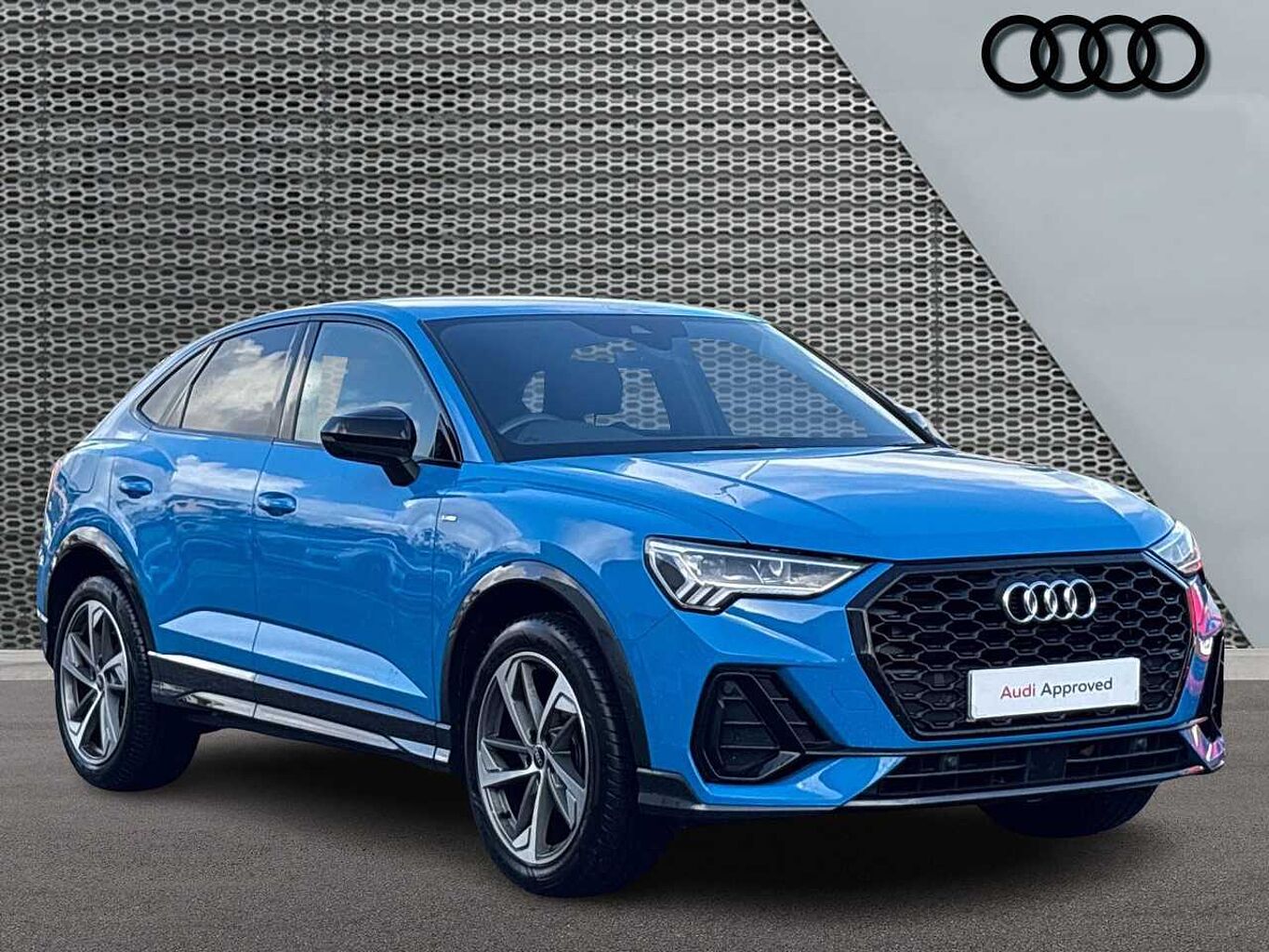 Main listing image - Audi Q3