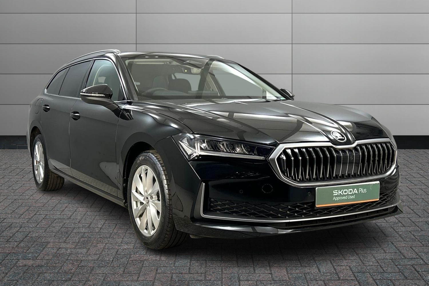 Main listing image - Skoda Superb Estate