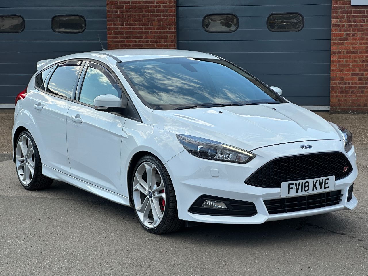 Main listing image - Ford Focus ST