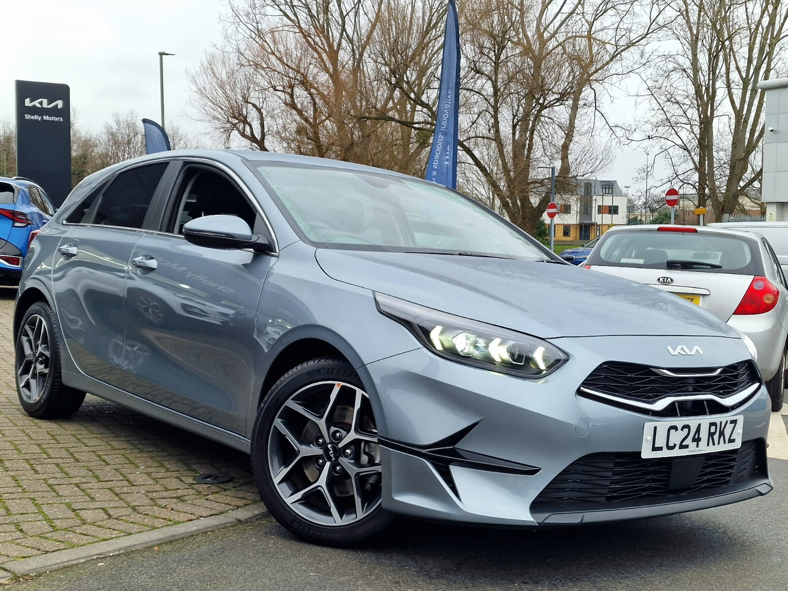 Main listing image - Kia Ceed