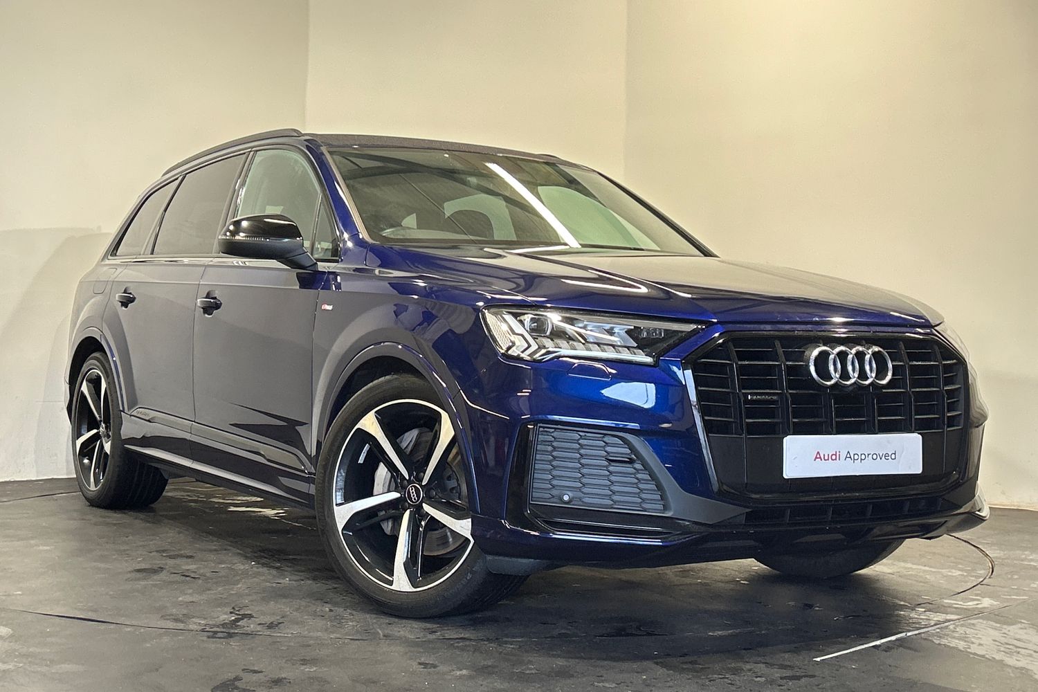 Main listing image - Audi Q7