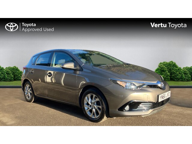 Main listing image - Toyota Auris