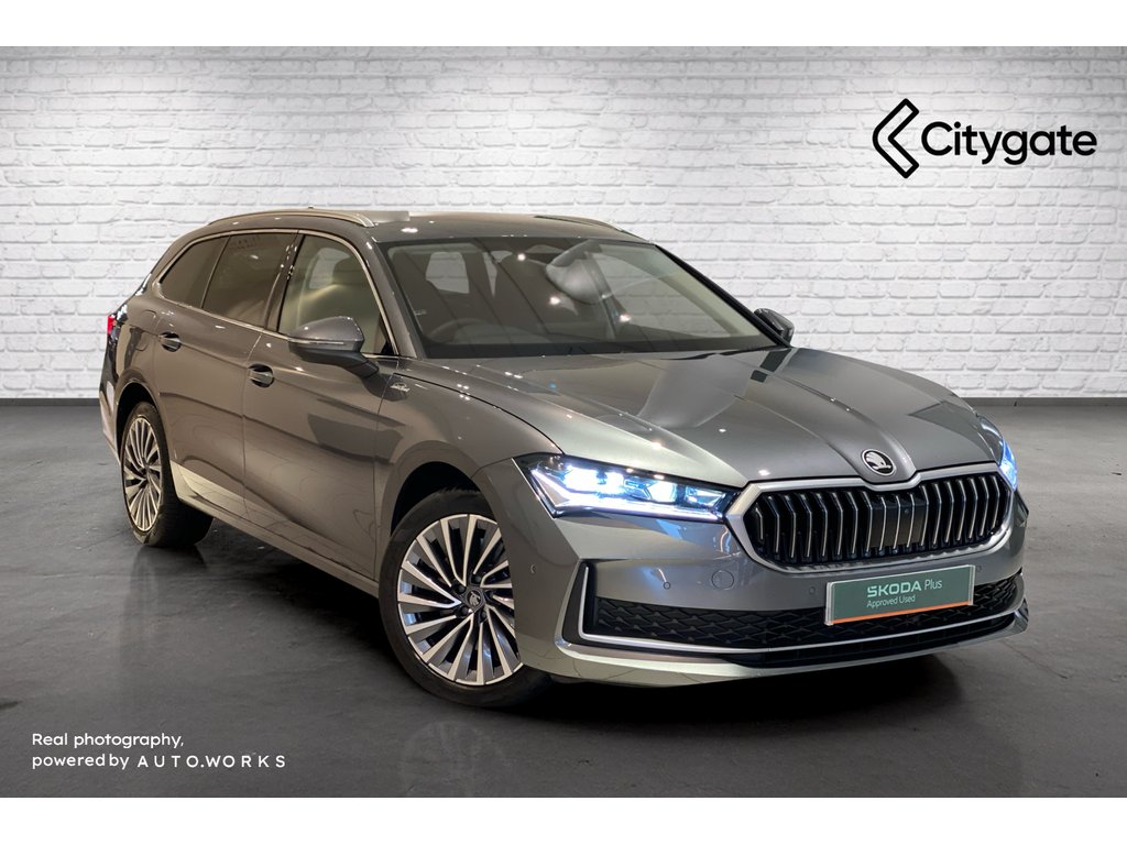 Main listing image - Skoda Superb