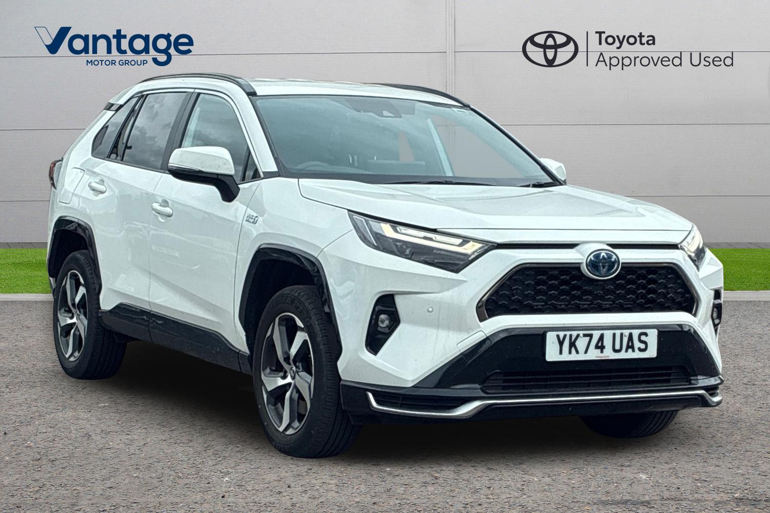 Main listing image - Toyota RAV4